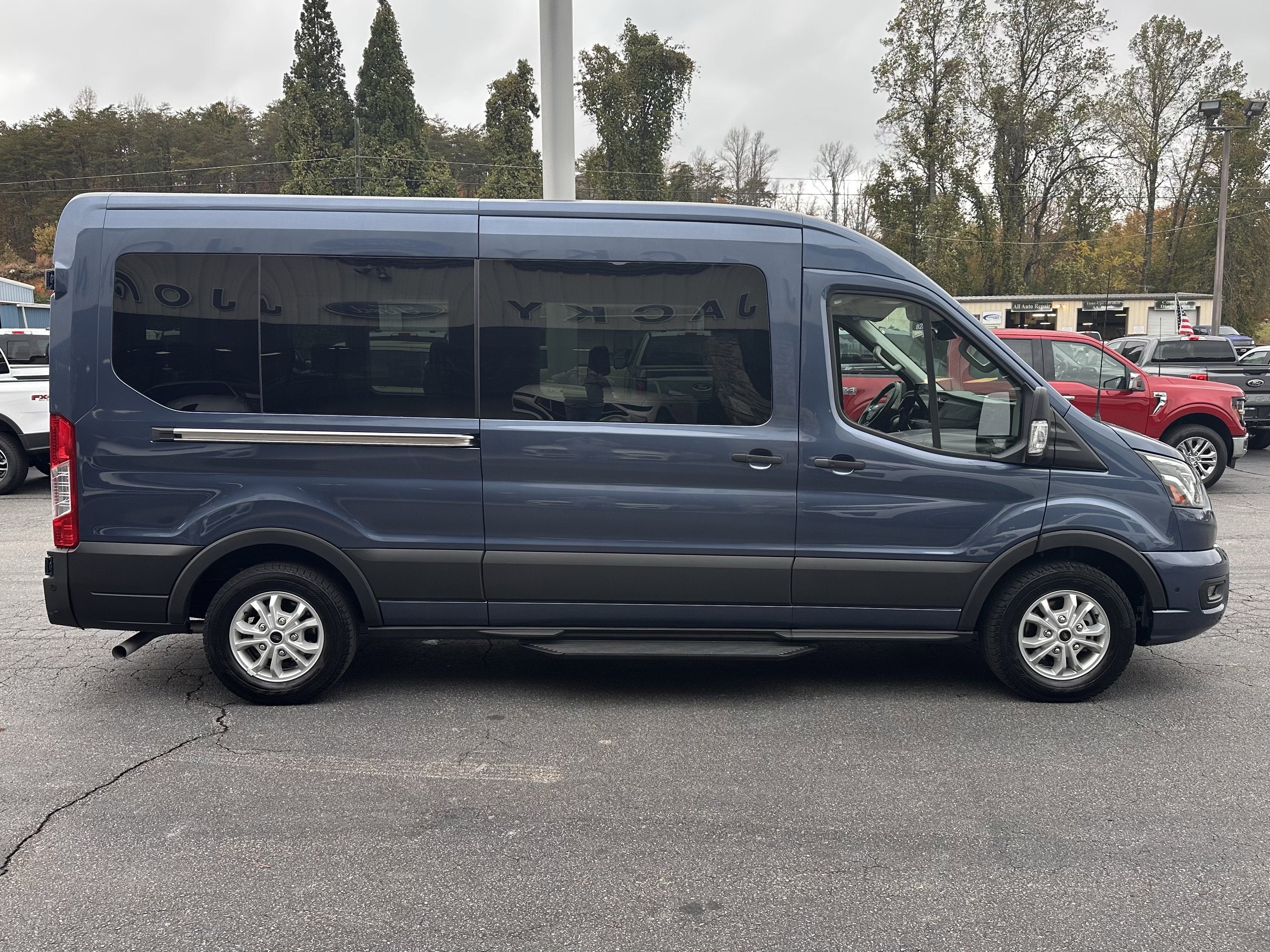 2025 Ford Transit MR Passenger Wagon XL