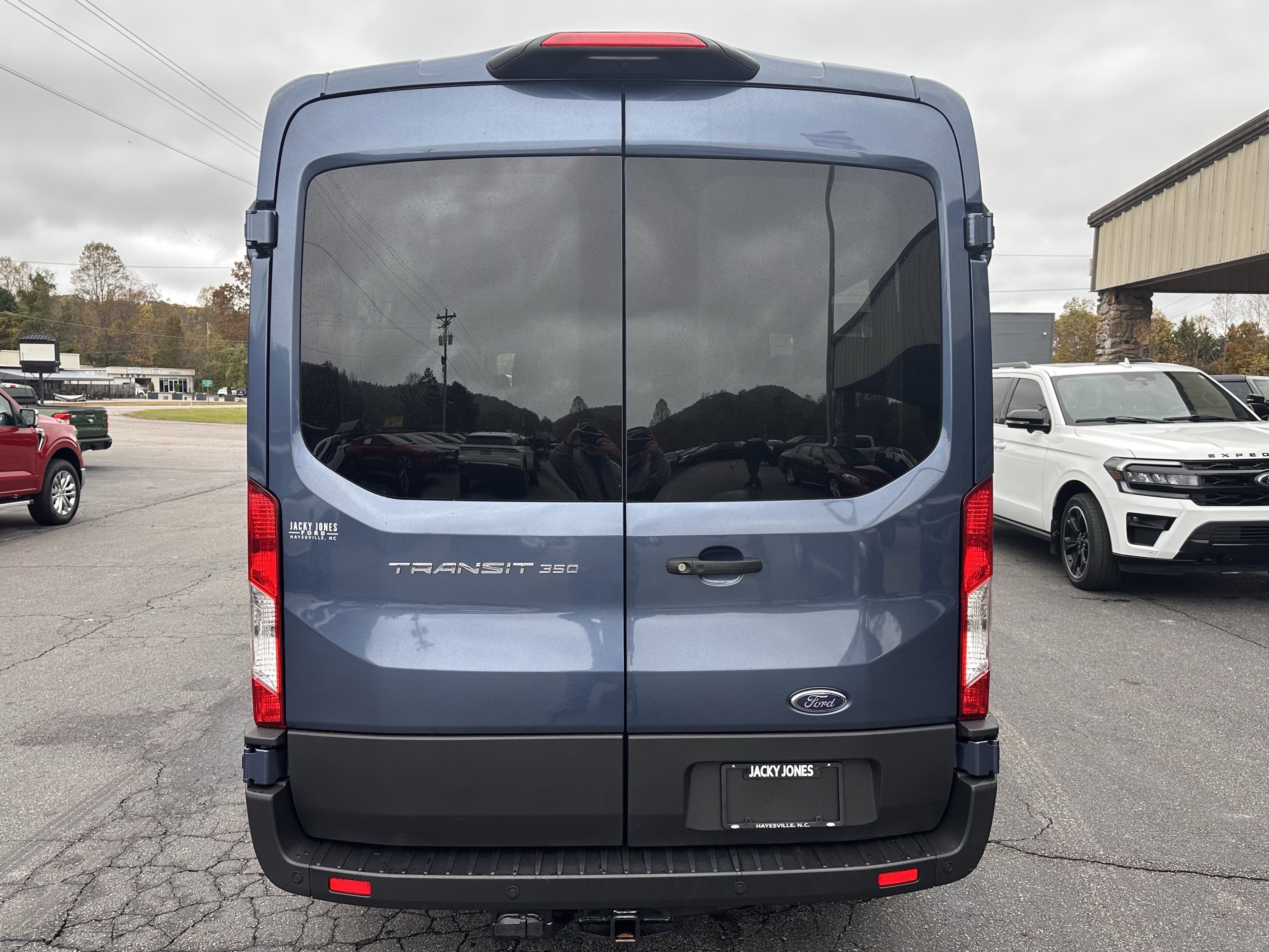2025 Ford Transit MR Passenger Wagon XL