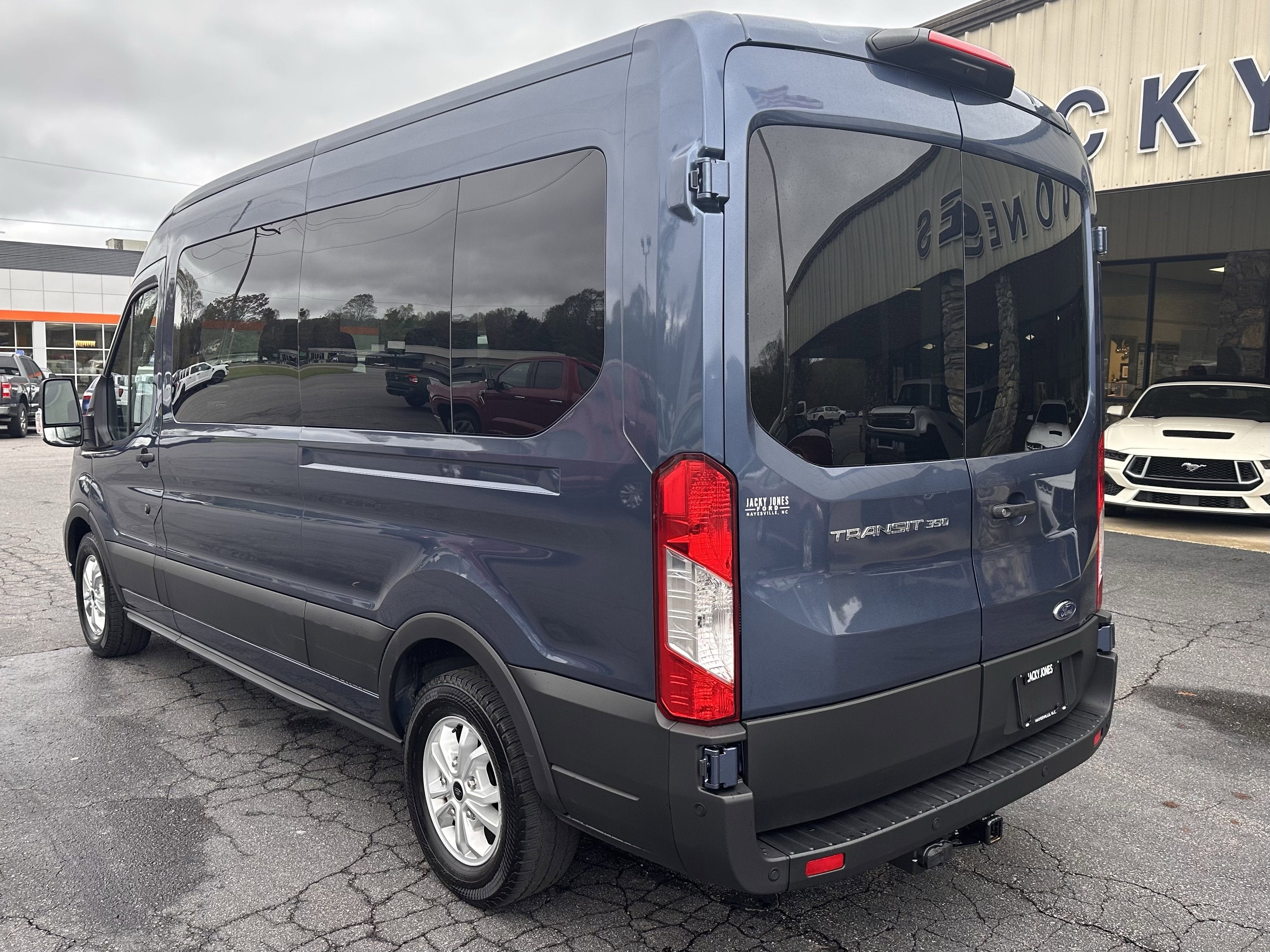 2025 Ford Transit MR Passenger Wagon XL