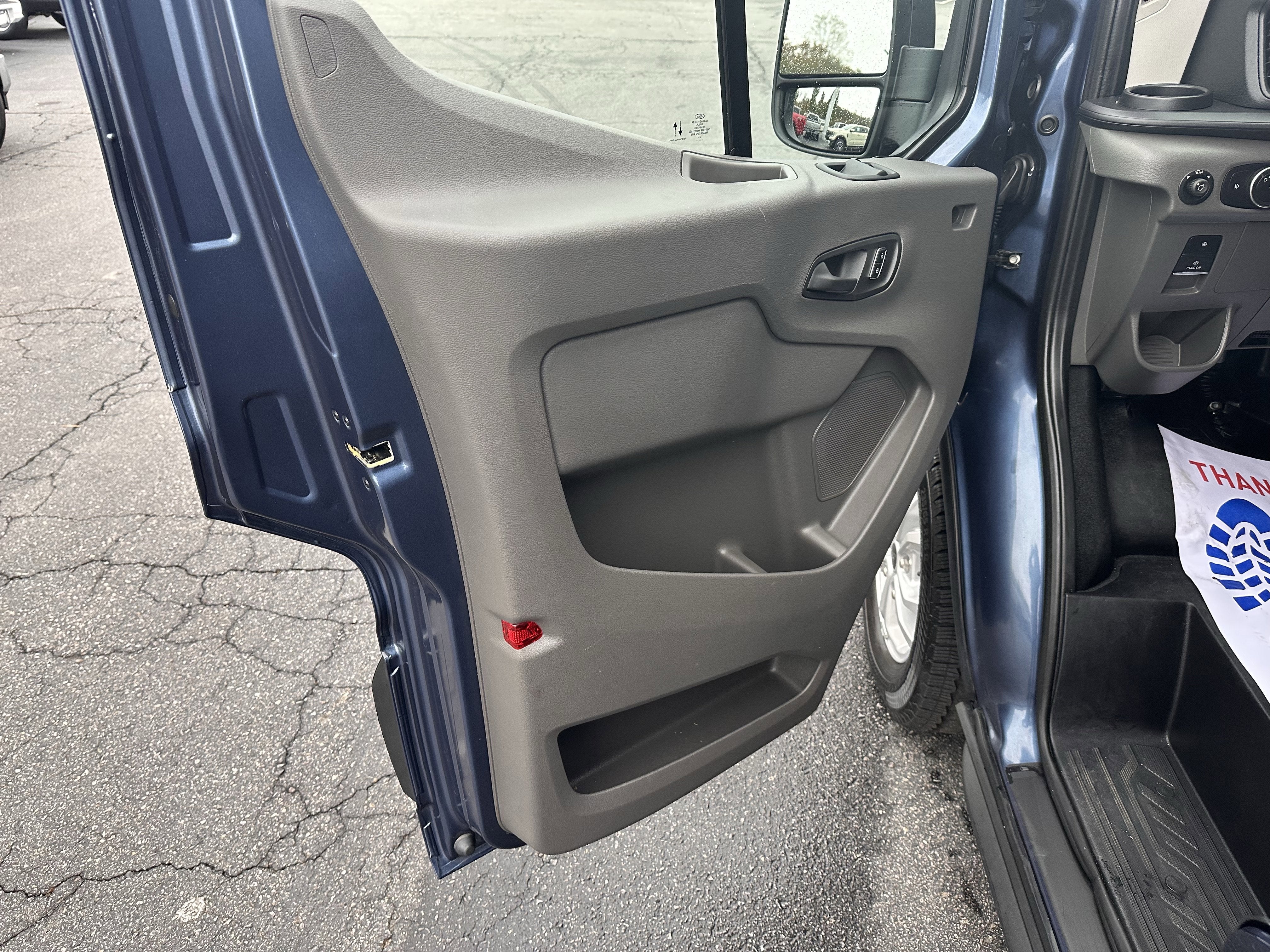 2025 Ford Transit MR Passenger Wagon XL