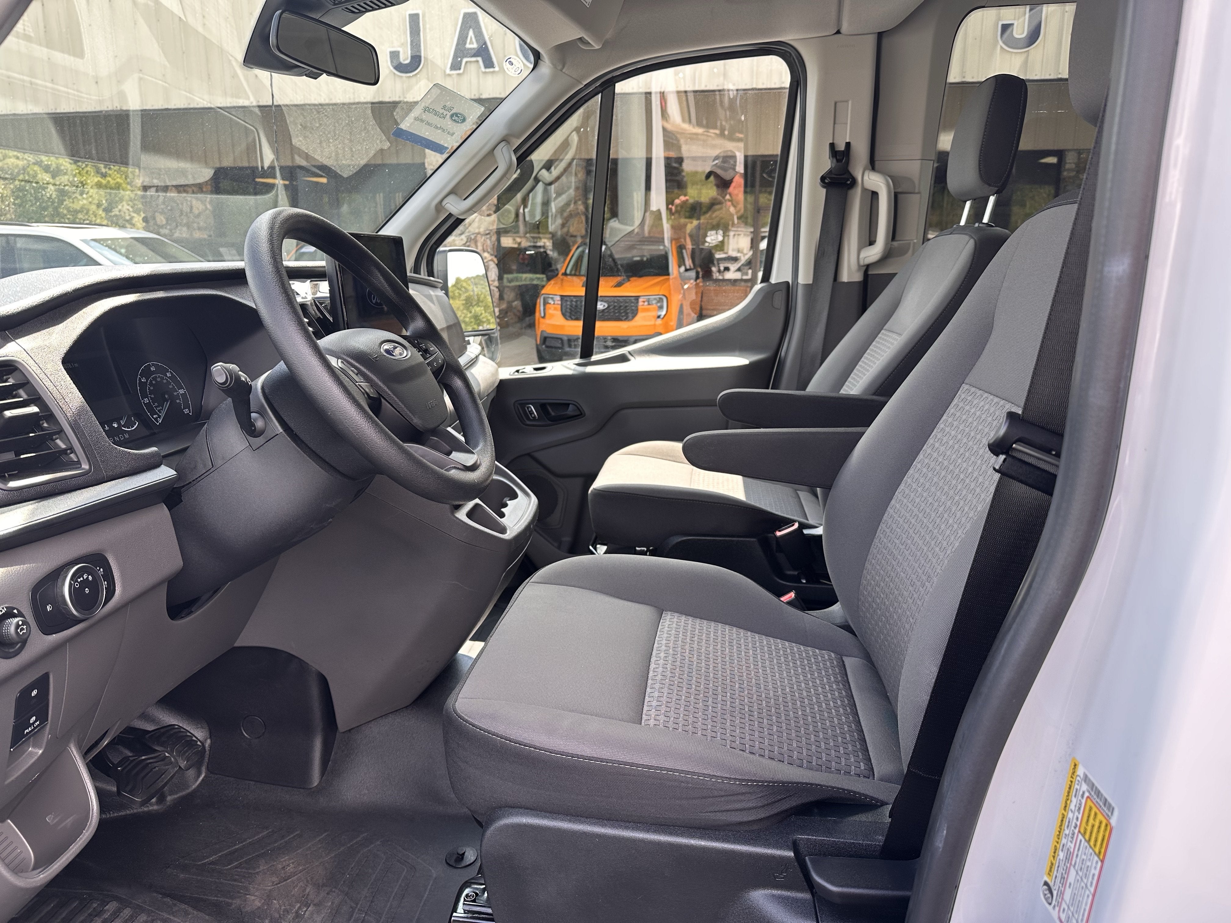 2025 Ford Transit Passenger Wagon XLT