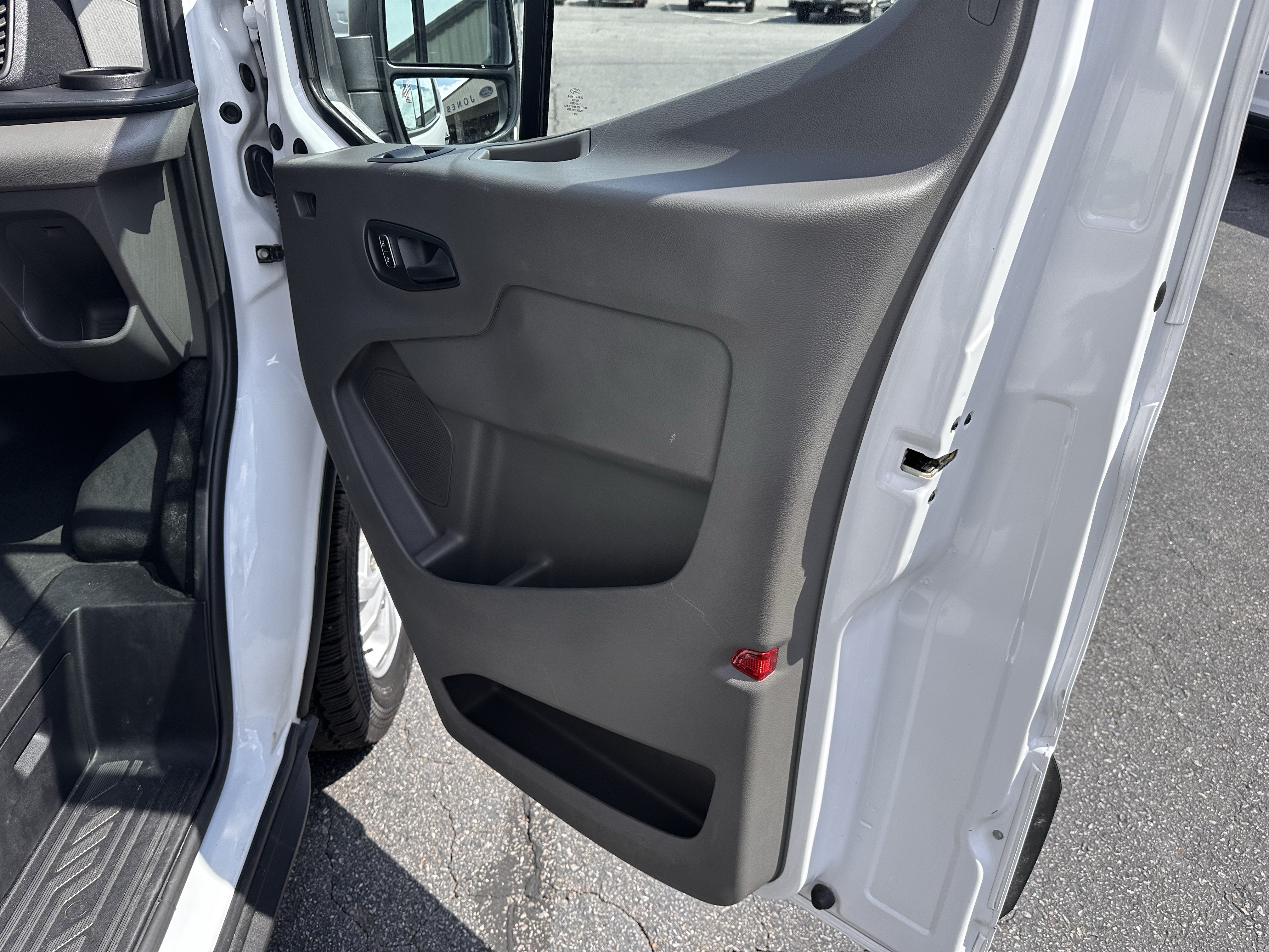 2025 Ford Transit Passenger Wagon XLT