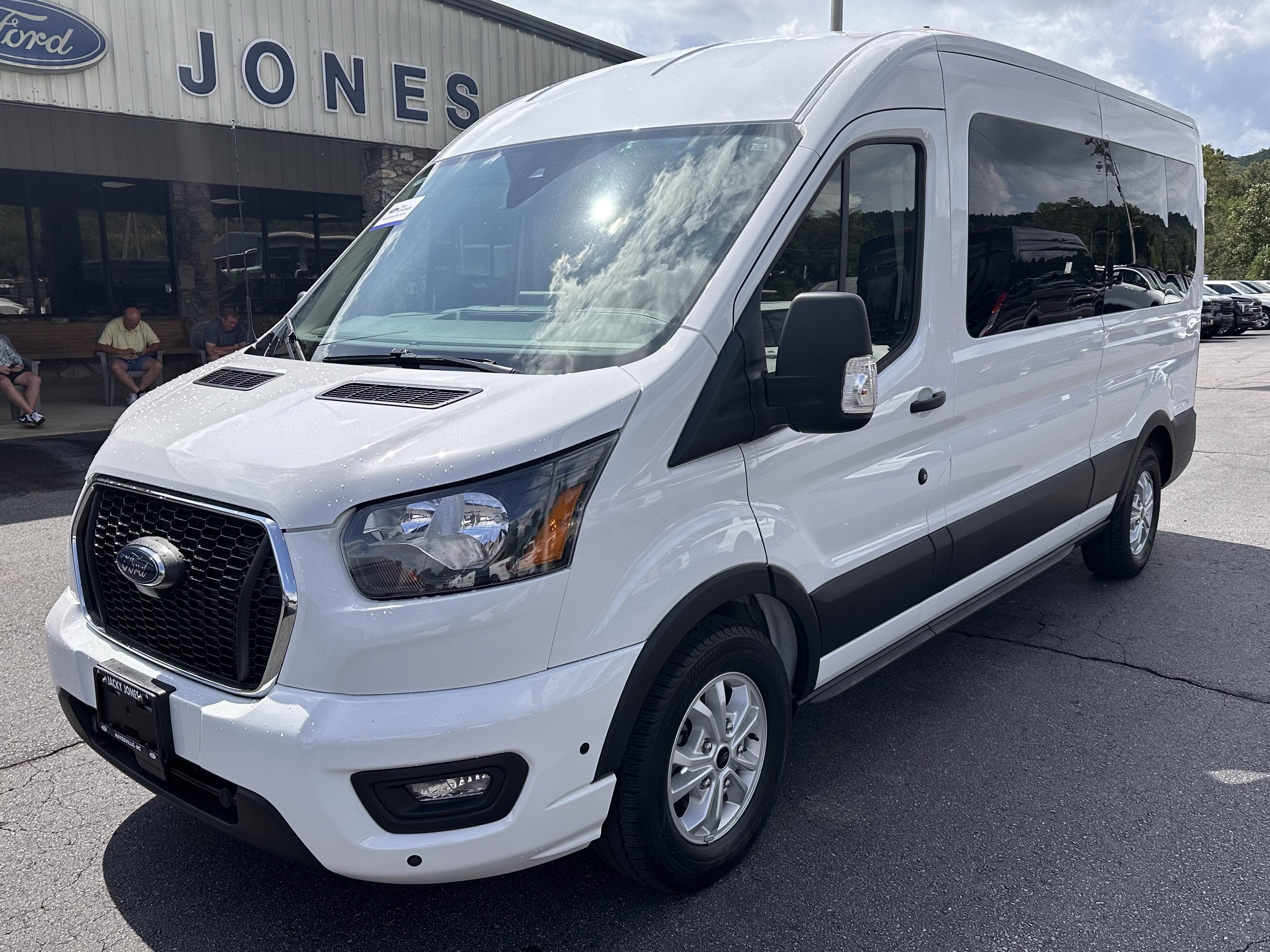 2025 Ford Transit Passenger Wagon XLT