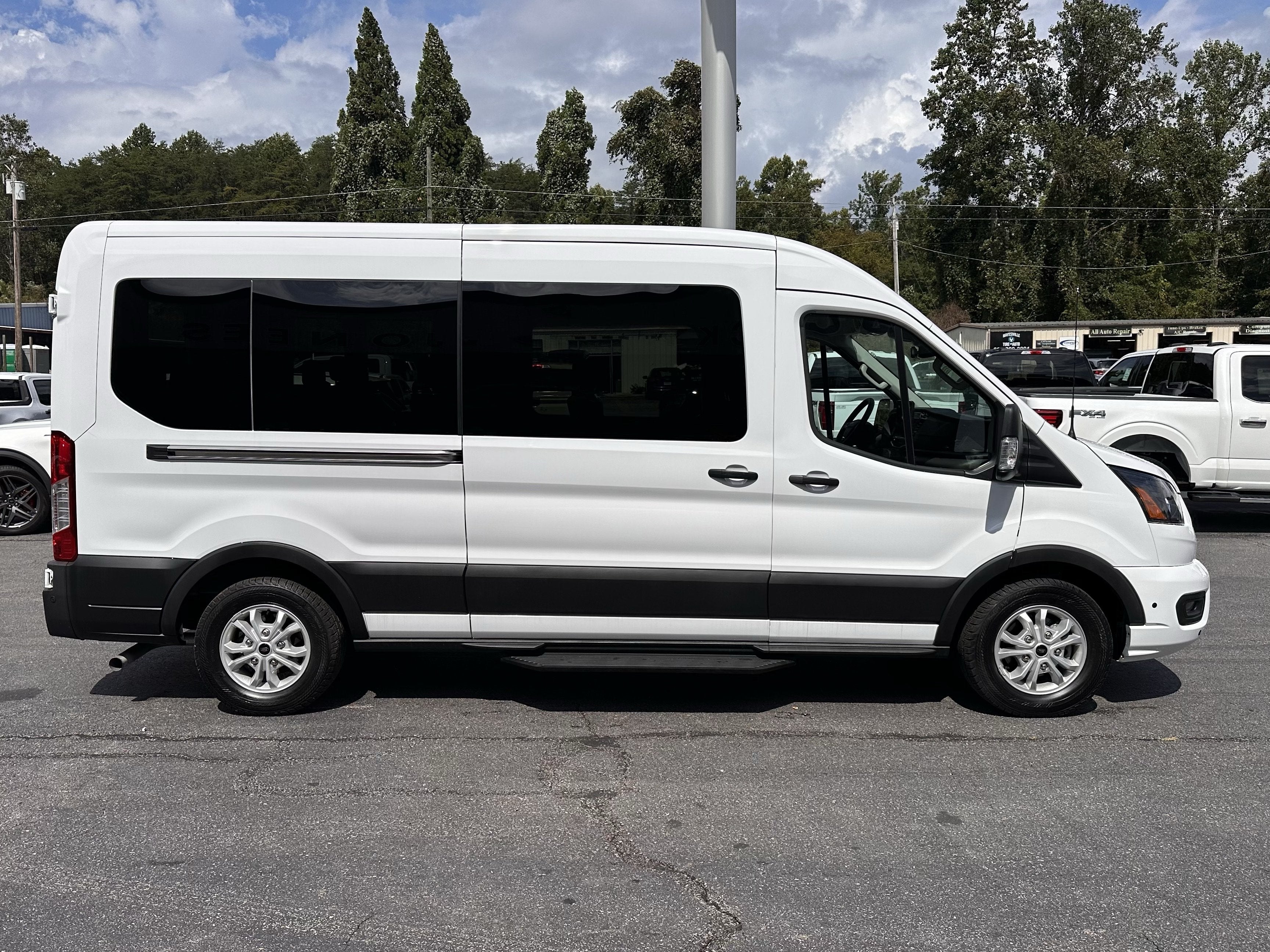 2025 Ford Transit Passenger Wagon XLT