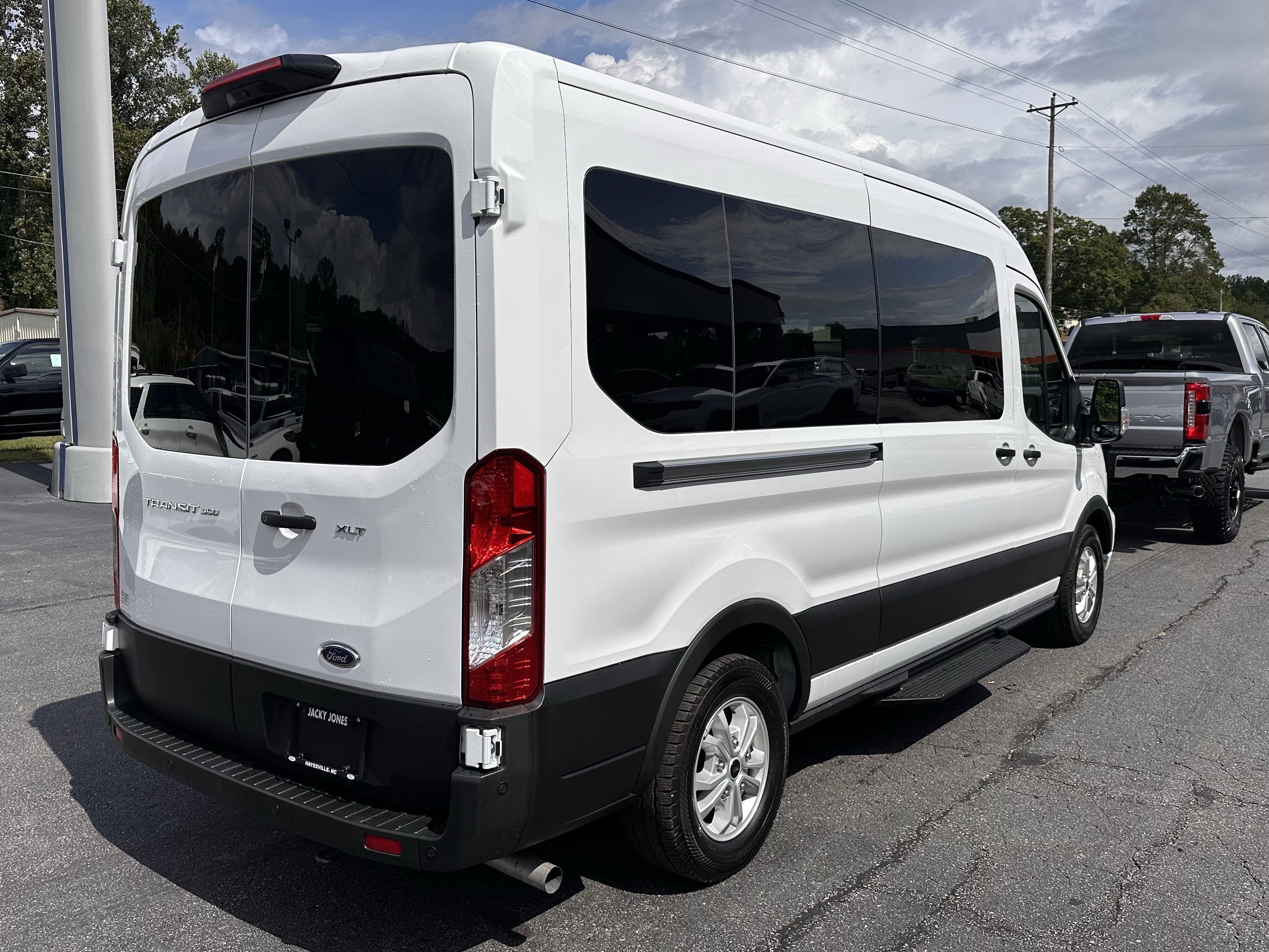 2025 Ford Transit Passenger Wagon XLT
