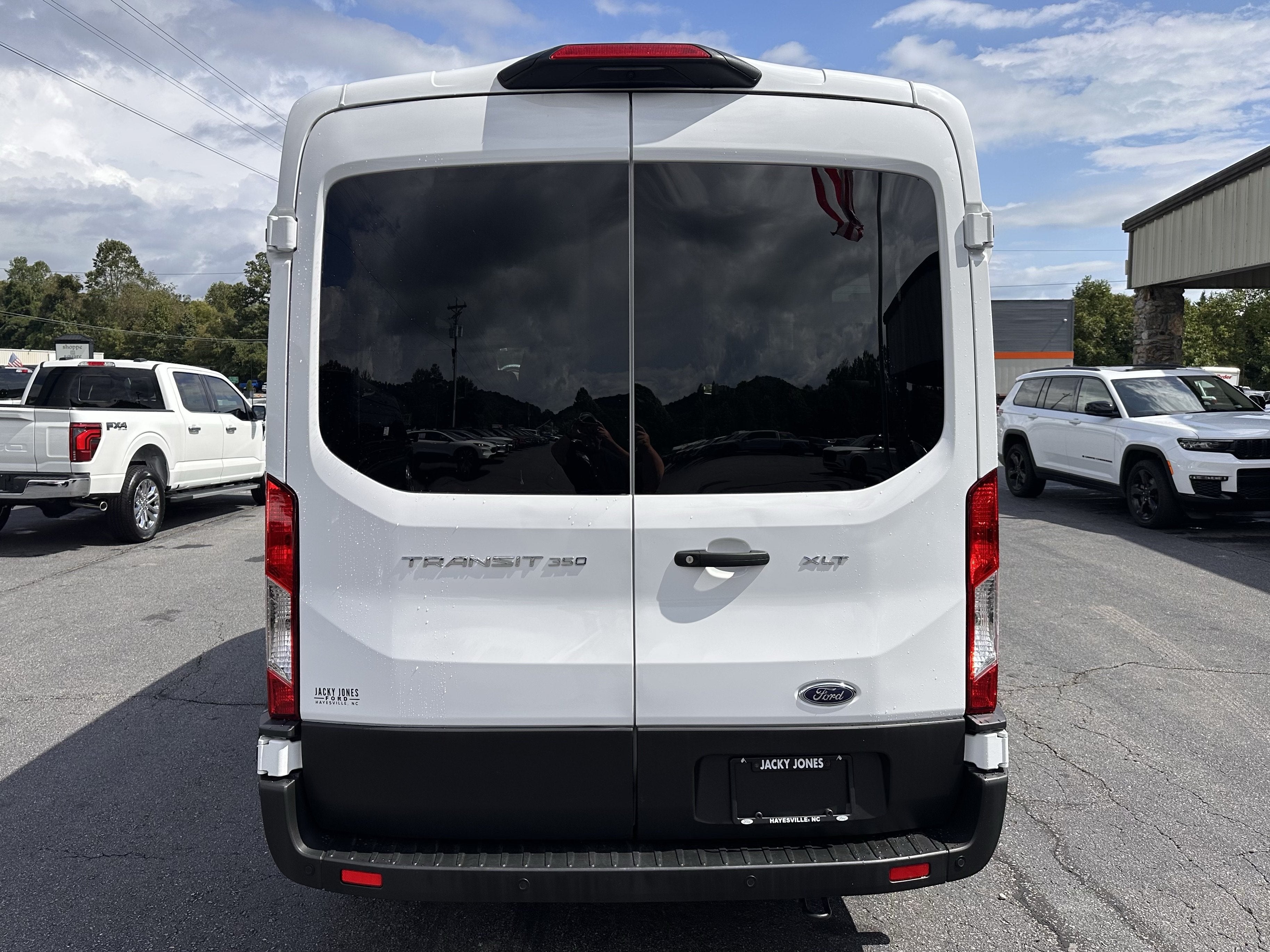 2025 Ford Transit Passenger Wagon XLT