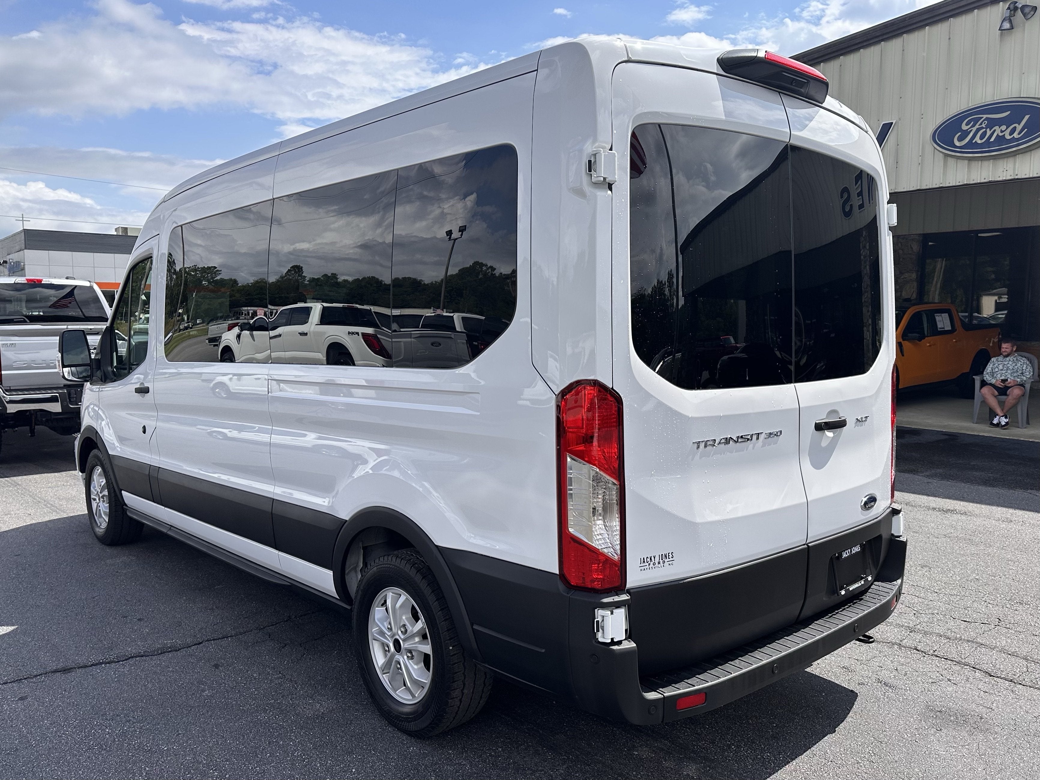 2025 Ford Transit Passenger Wagon XLT