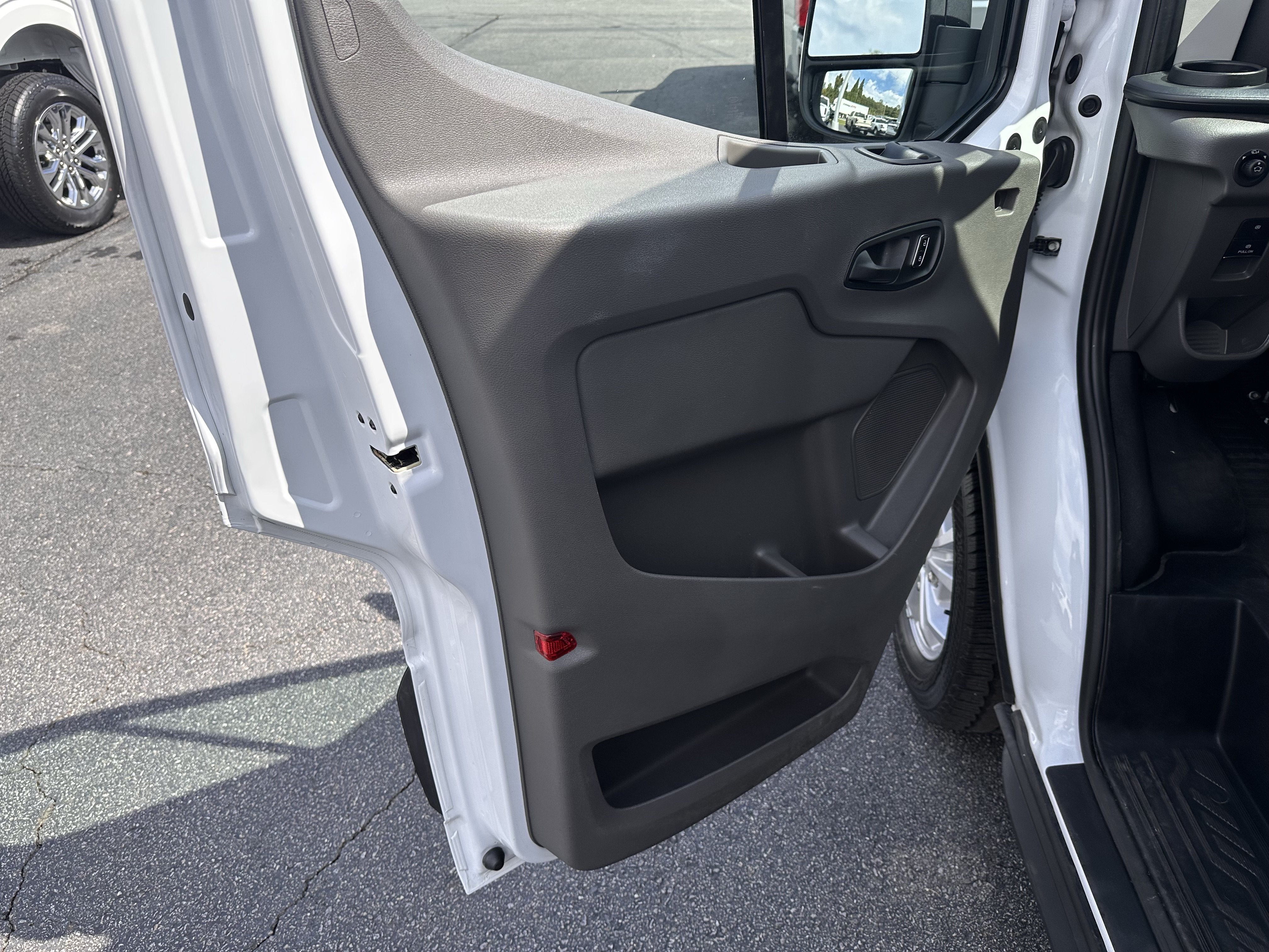2025 Ford Transit Passenger Wagon XLT