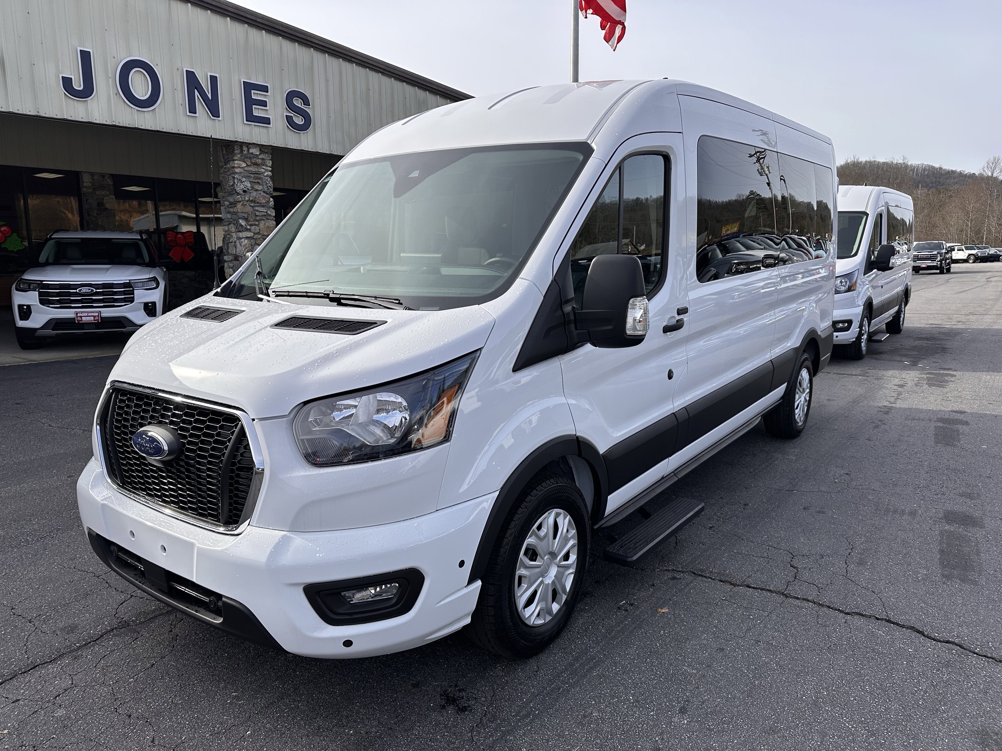 2024 Ford Transit Passenger Wagon XLT