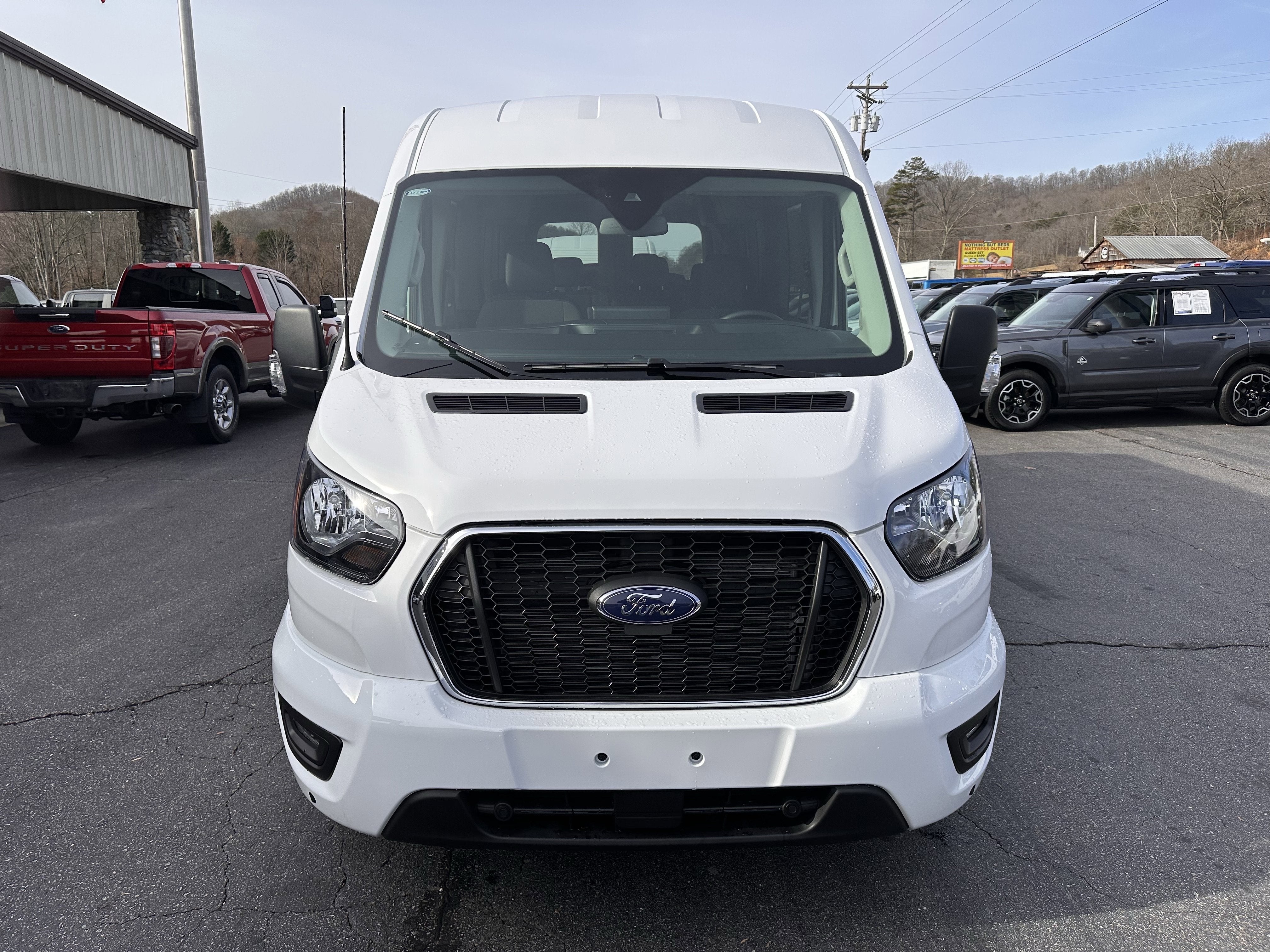 2024 Ford Transit Passenger Wagon XLT
