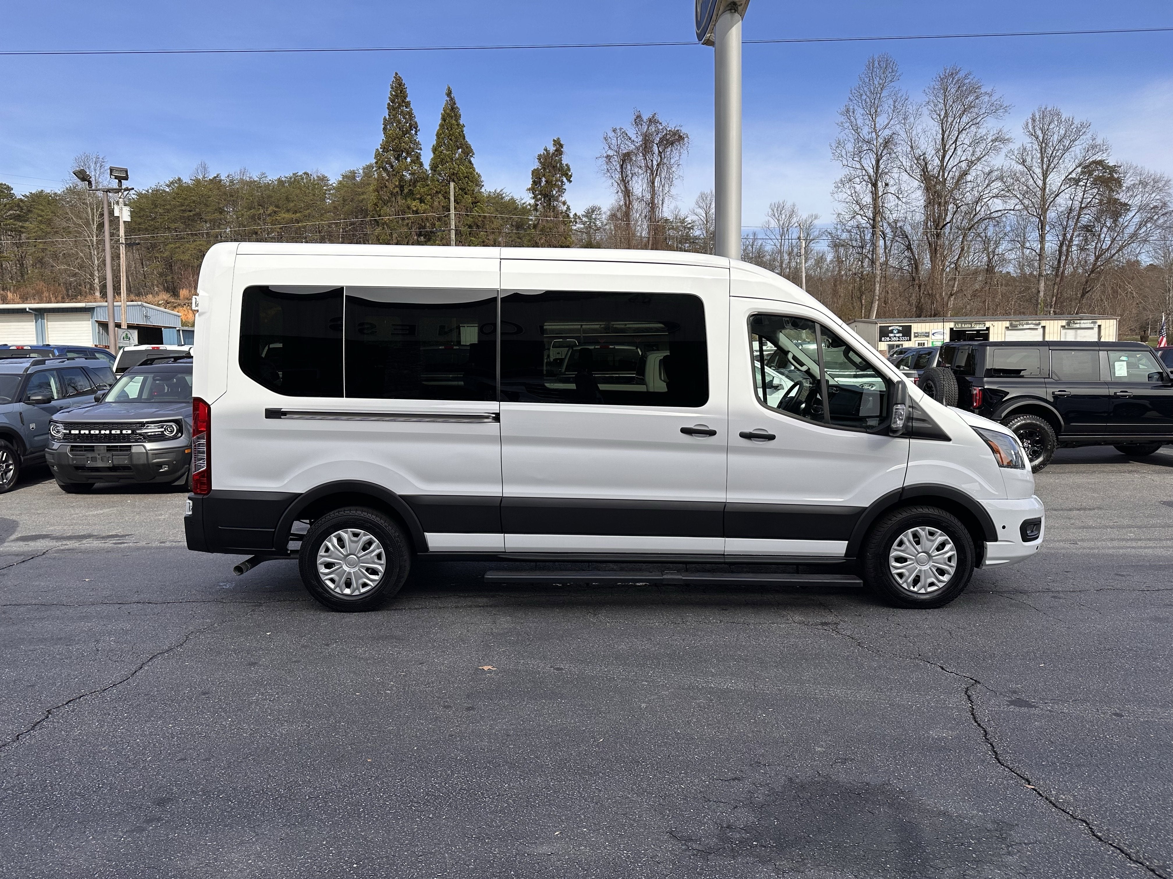 2024 Ford Transit Passenger Wagon XLT