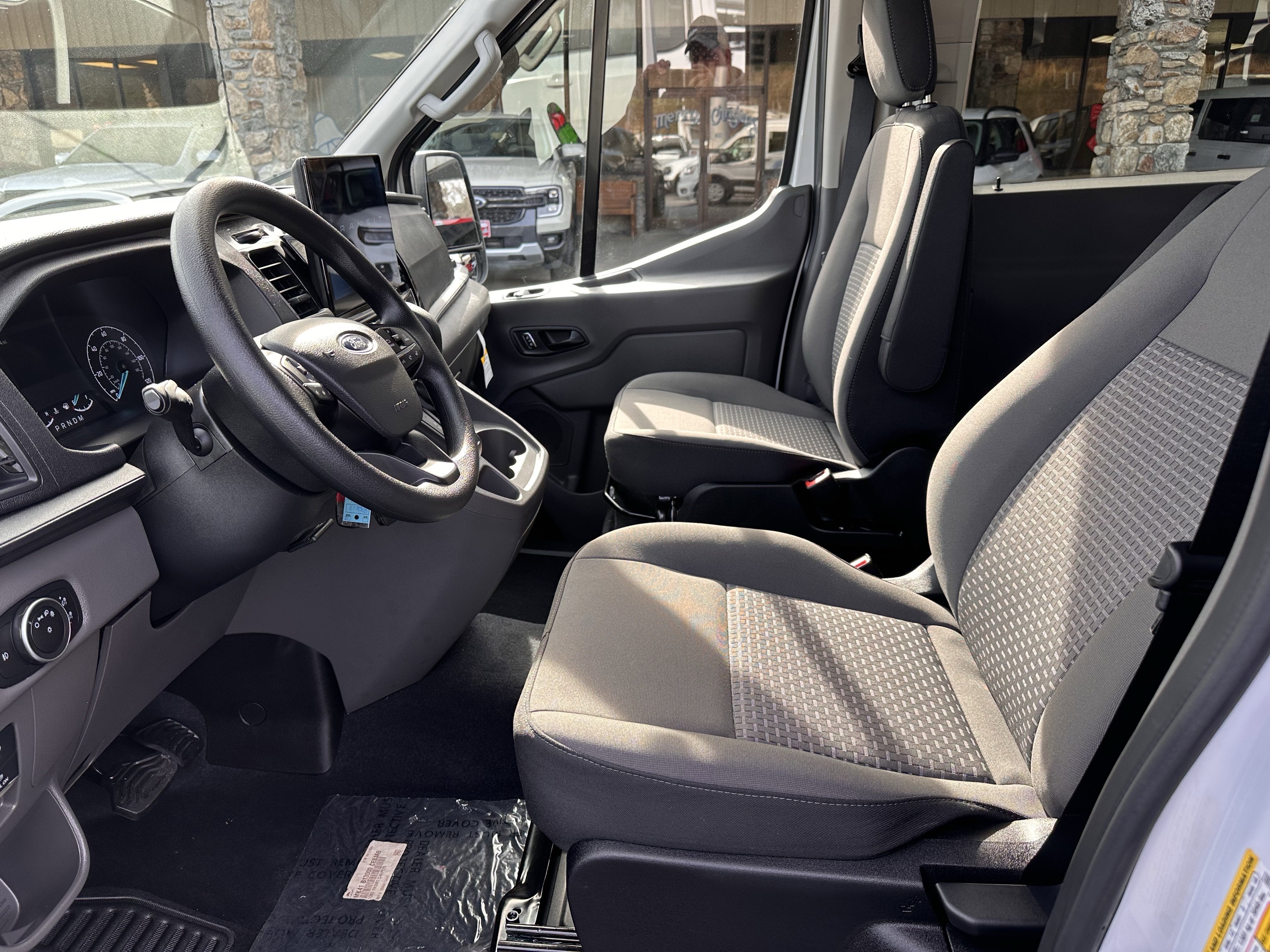 2024 Ford Transit MR Passenger Wagon XLT