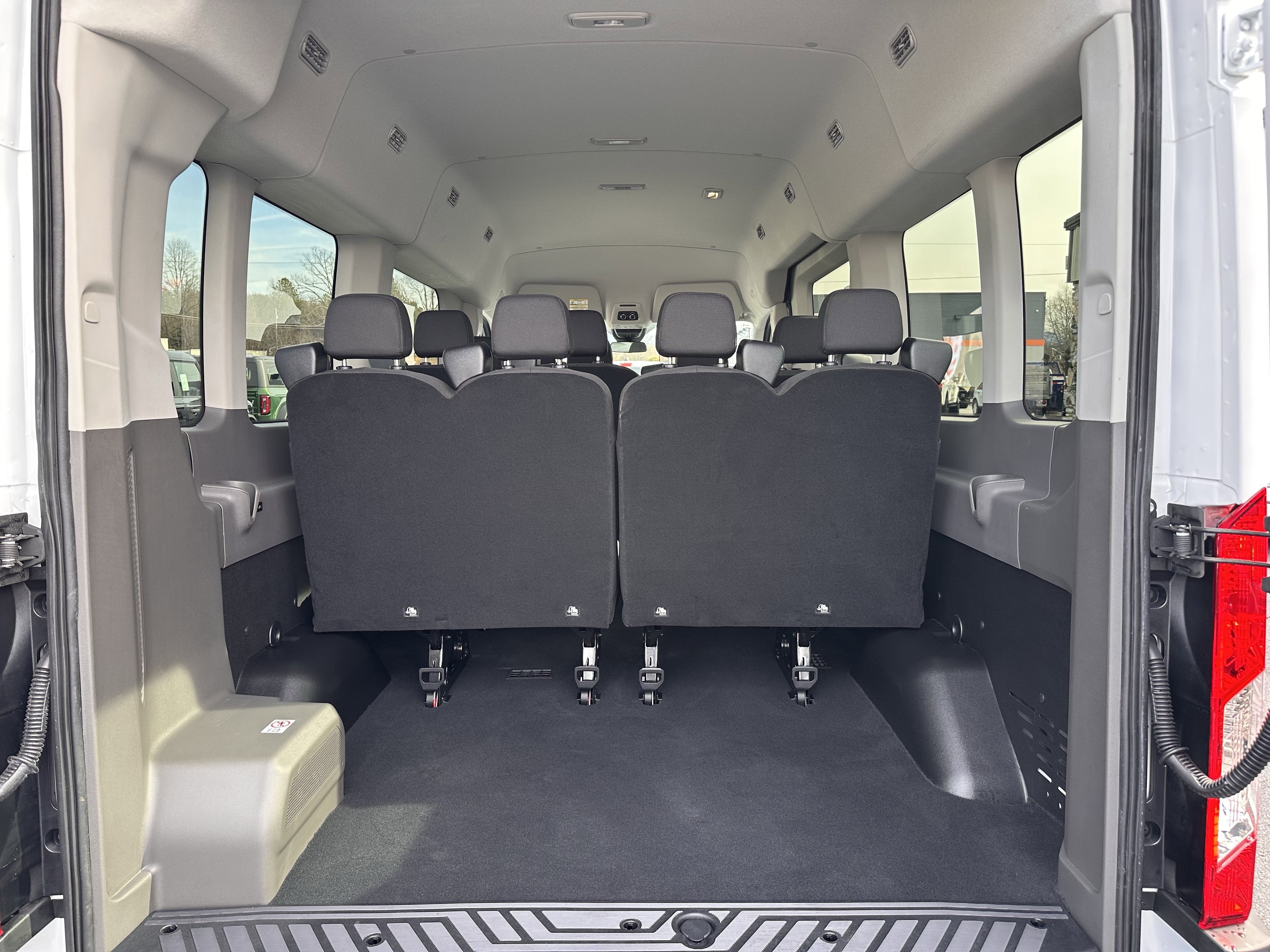 2024 Ford Transit MR Passenger Wagon XLT