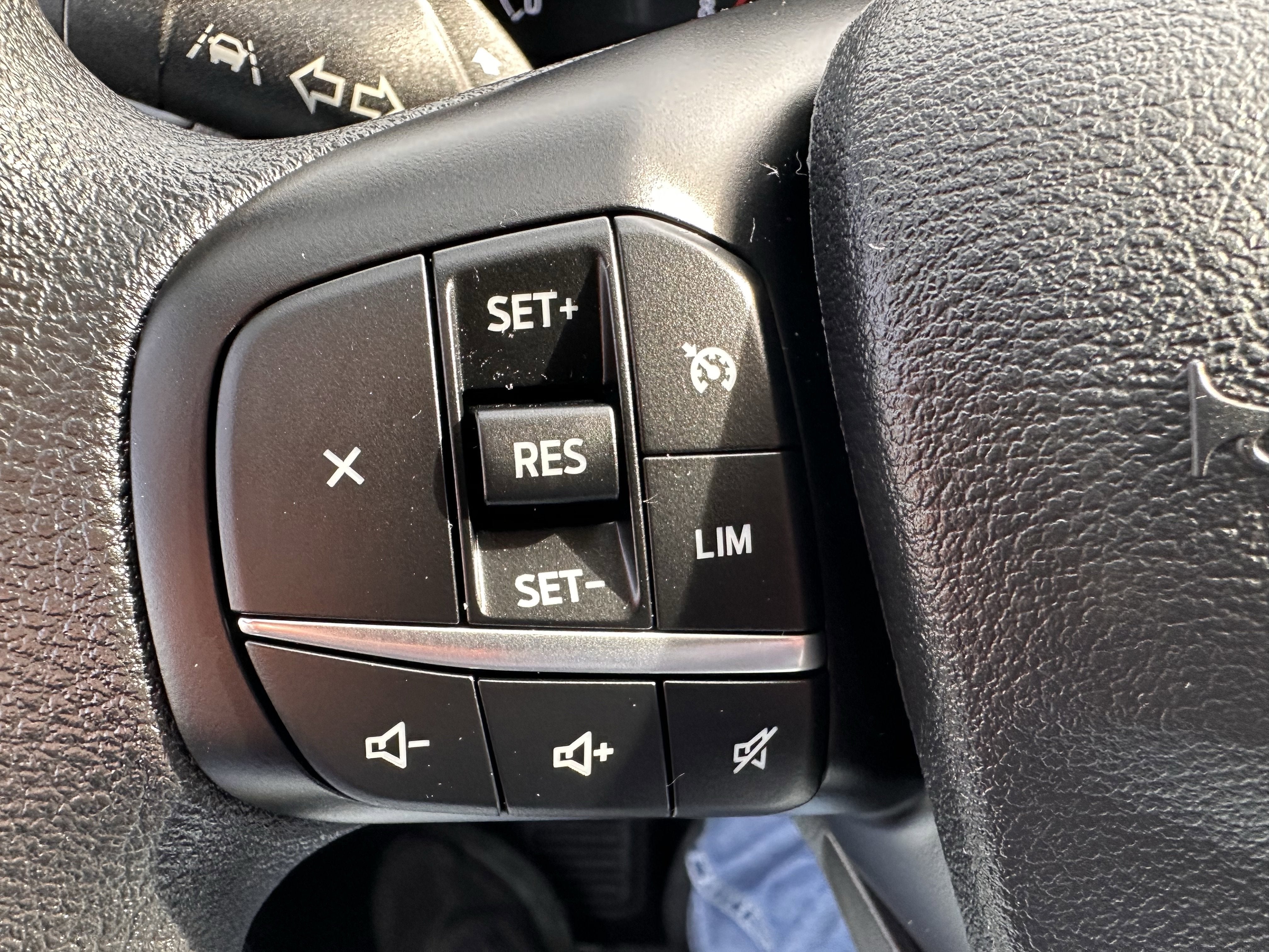 2024 Ford Transit MR Passenger Wagon XLT