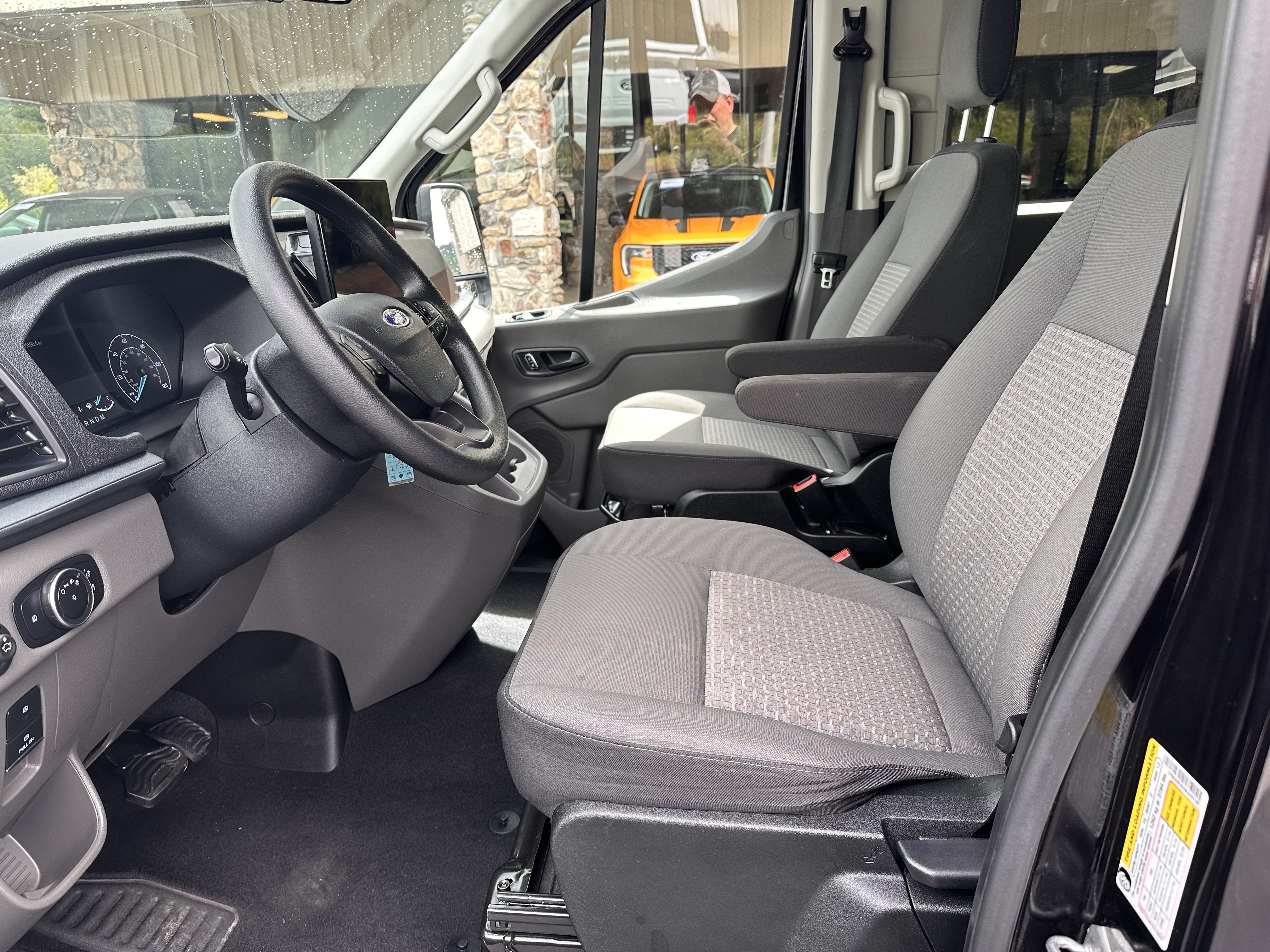 2025 Ford Transit Passenger Wagon XLT