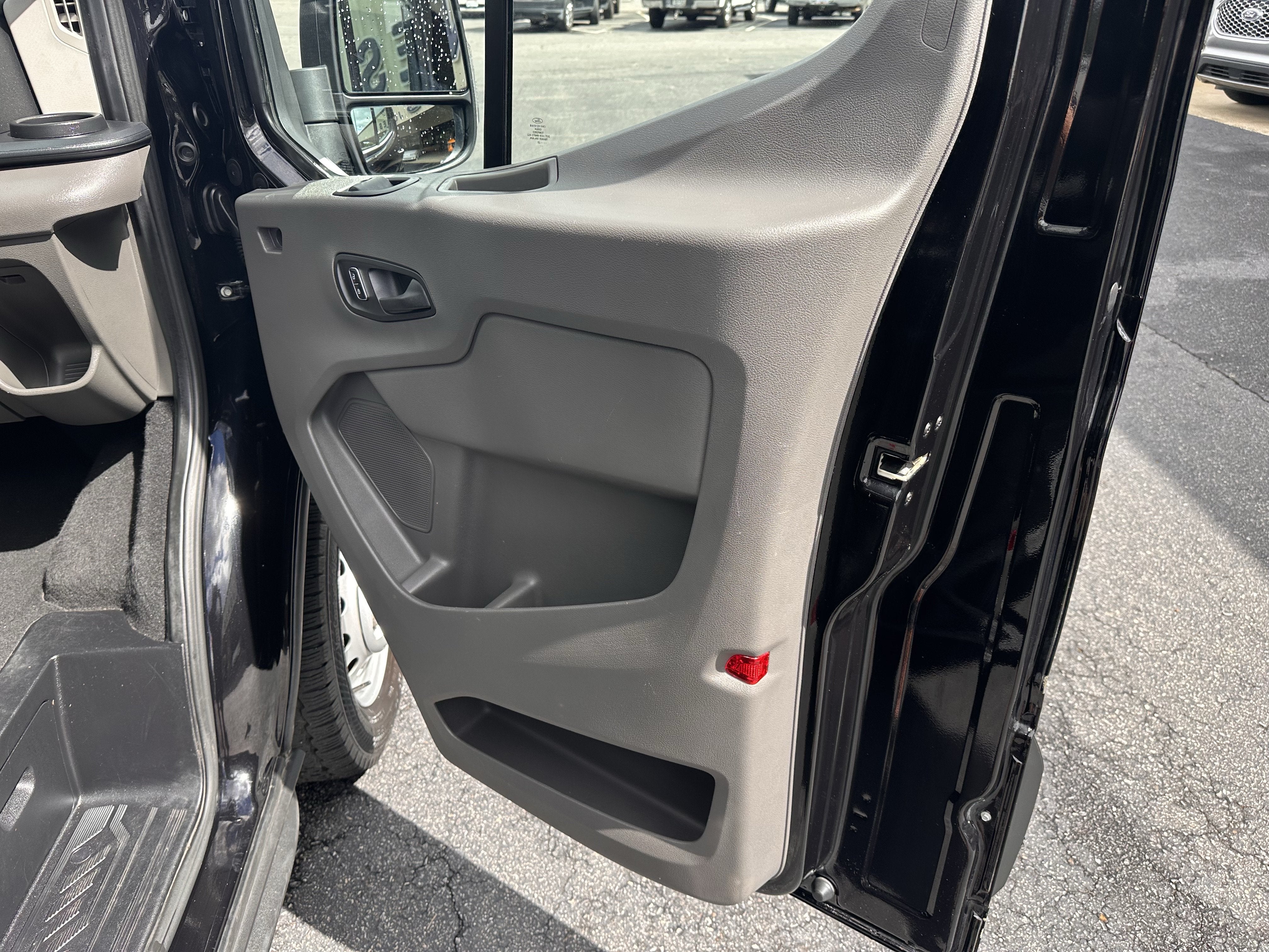 2025 Ford Transit Passenger Wagon XLT