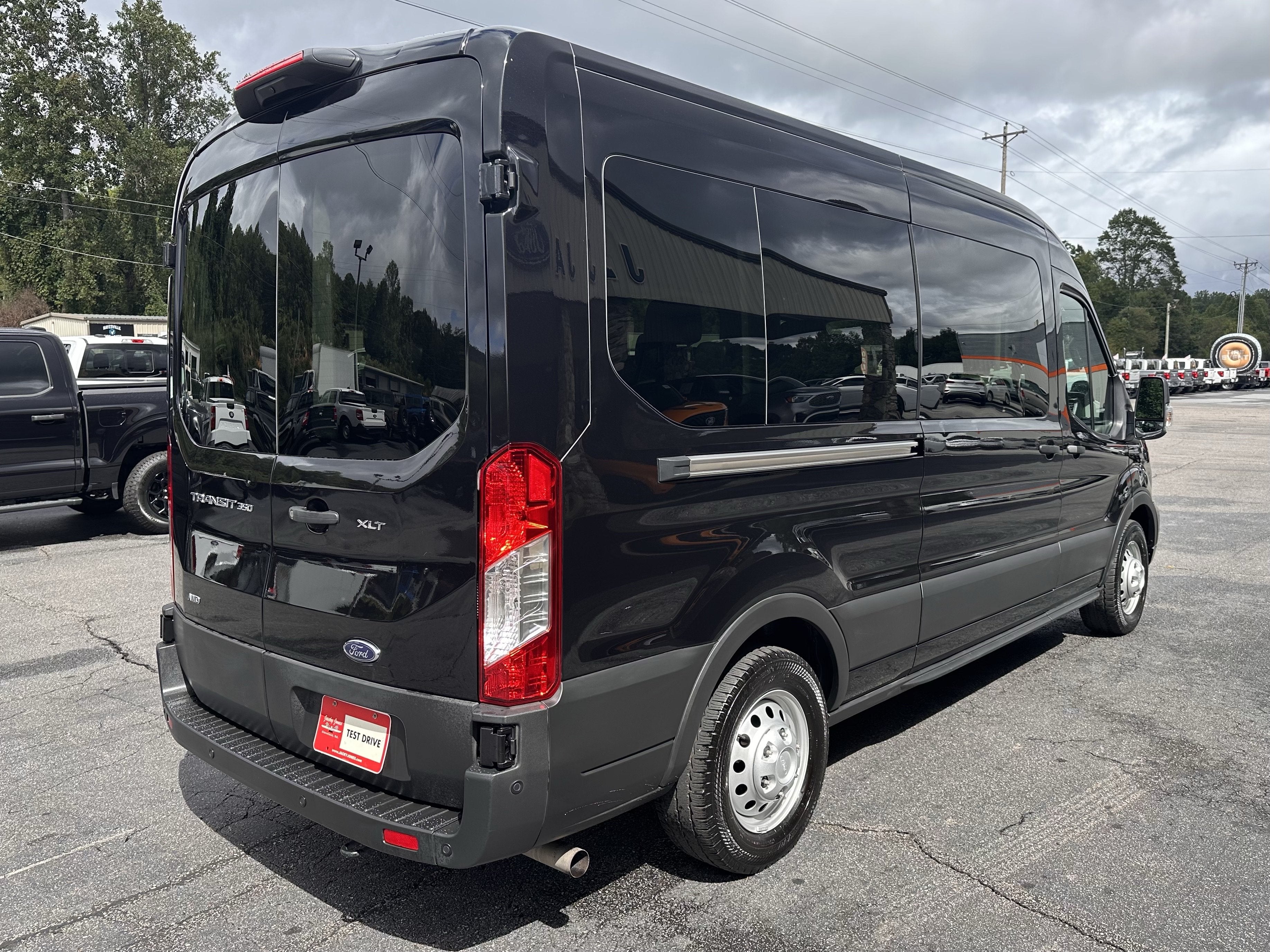 2025 Ford Transit Passenger Wagon XLT