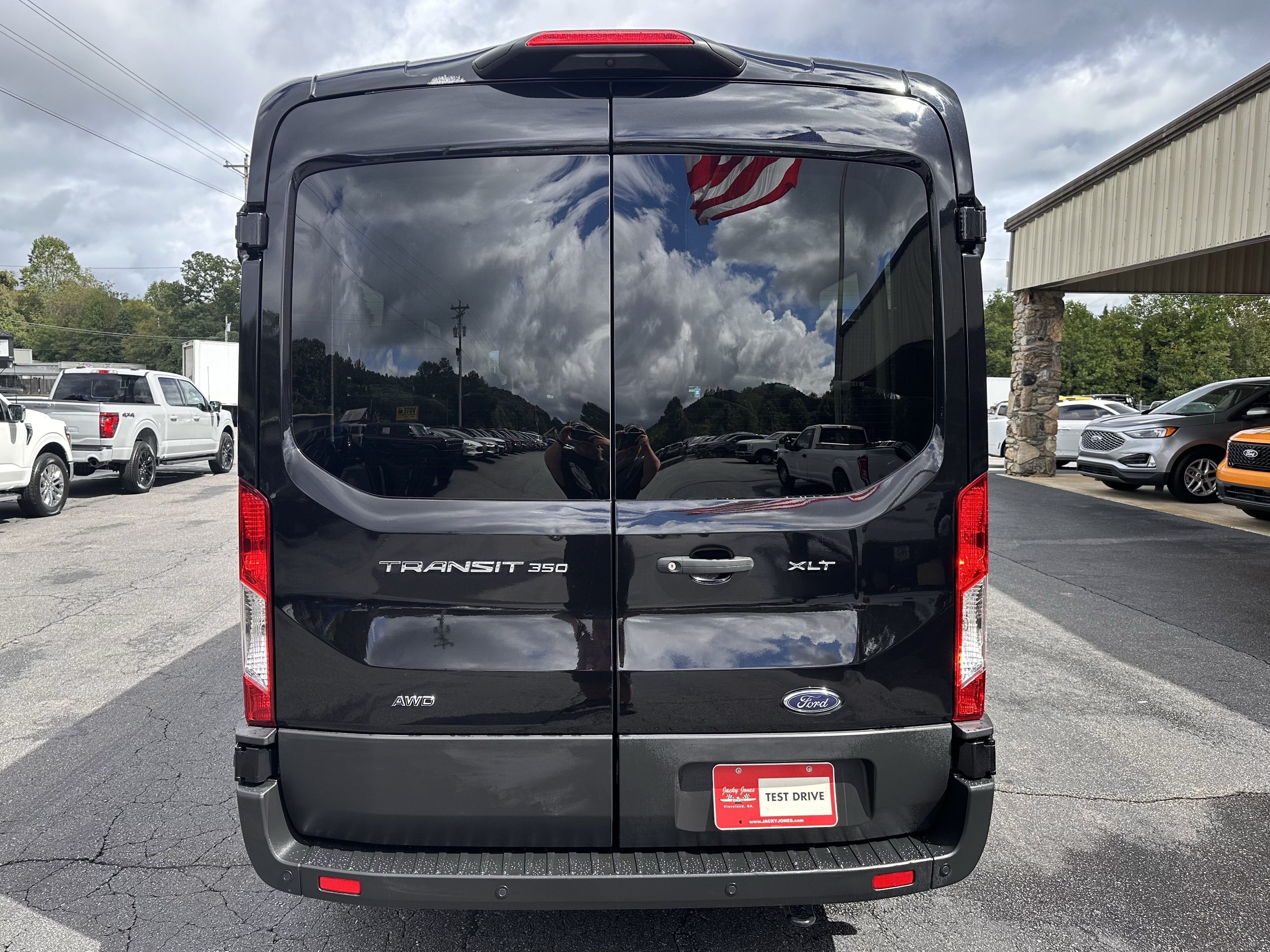 2025 Ford Transit Passenger Wagon XLT