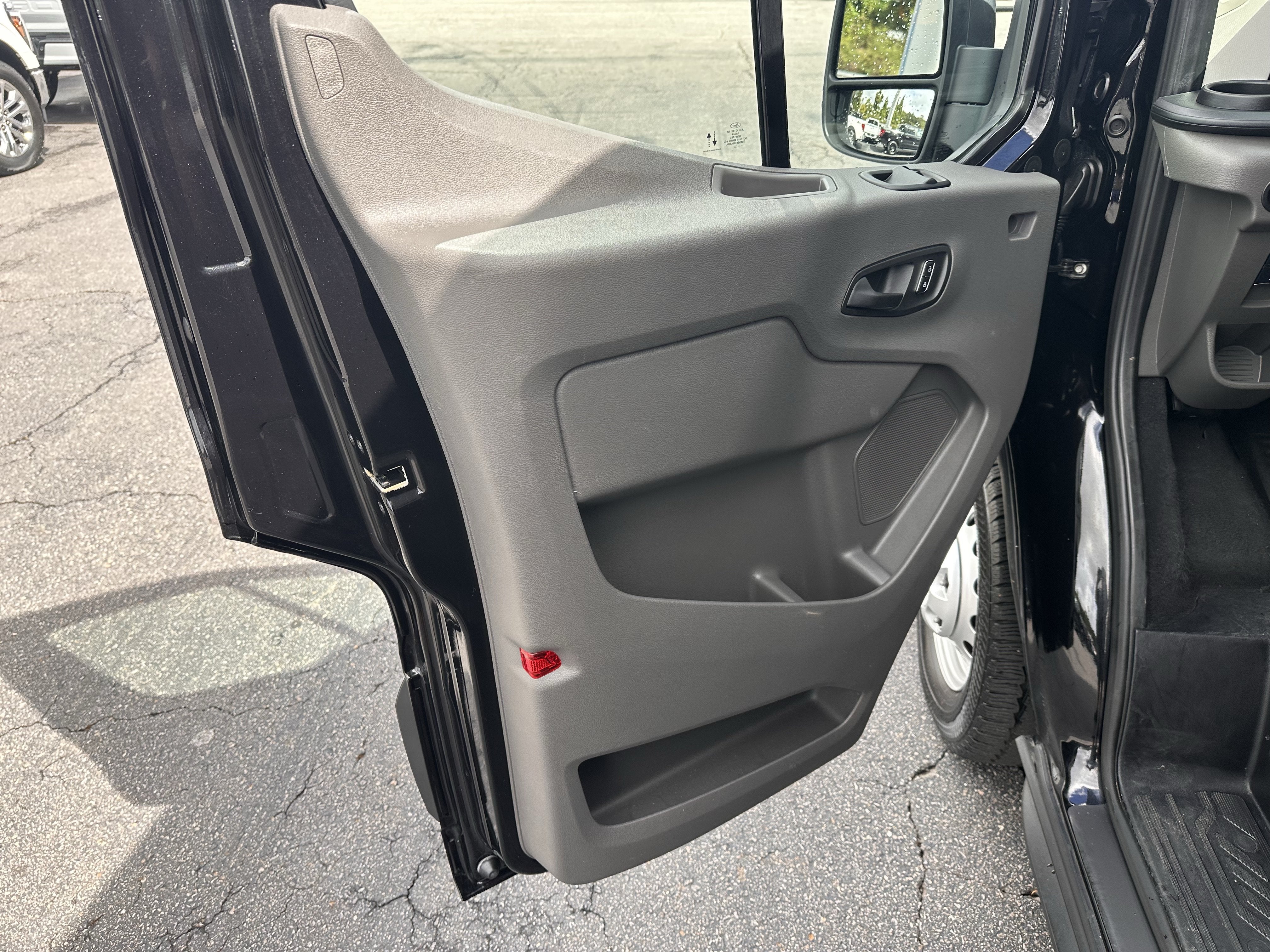 2025 Ford Transit Passenger Wagon XLT