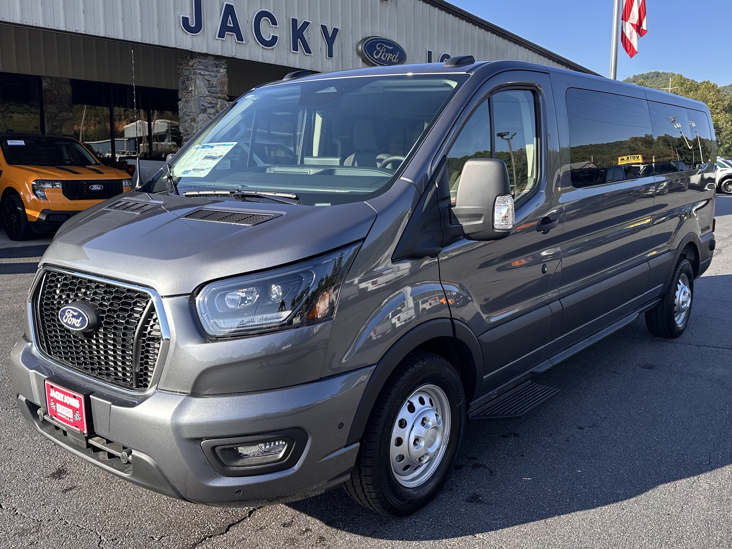 2026 Ford Transit Passenger Wagon XLT