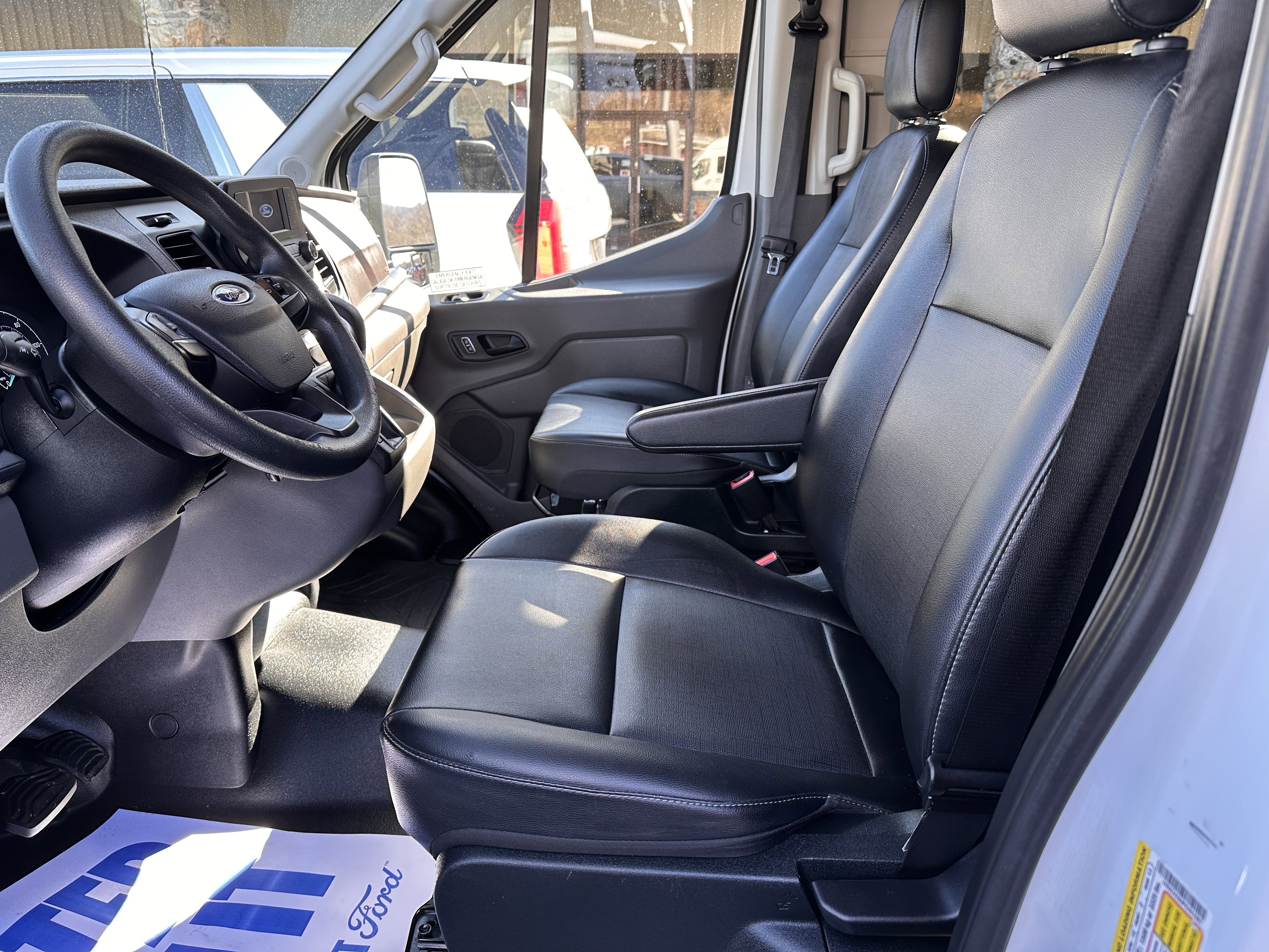 2023 Ford Transit HR Passenger Wagon XL