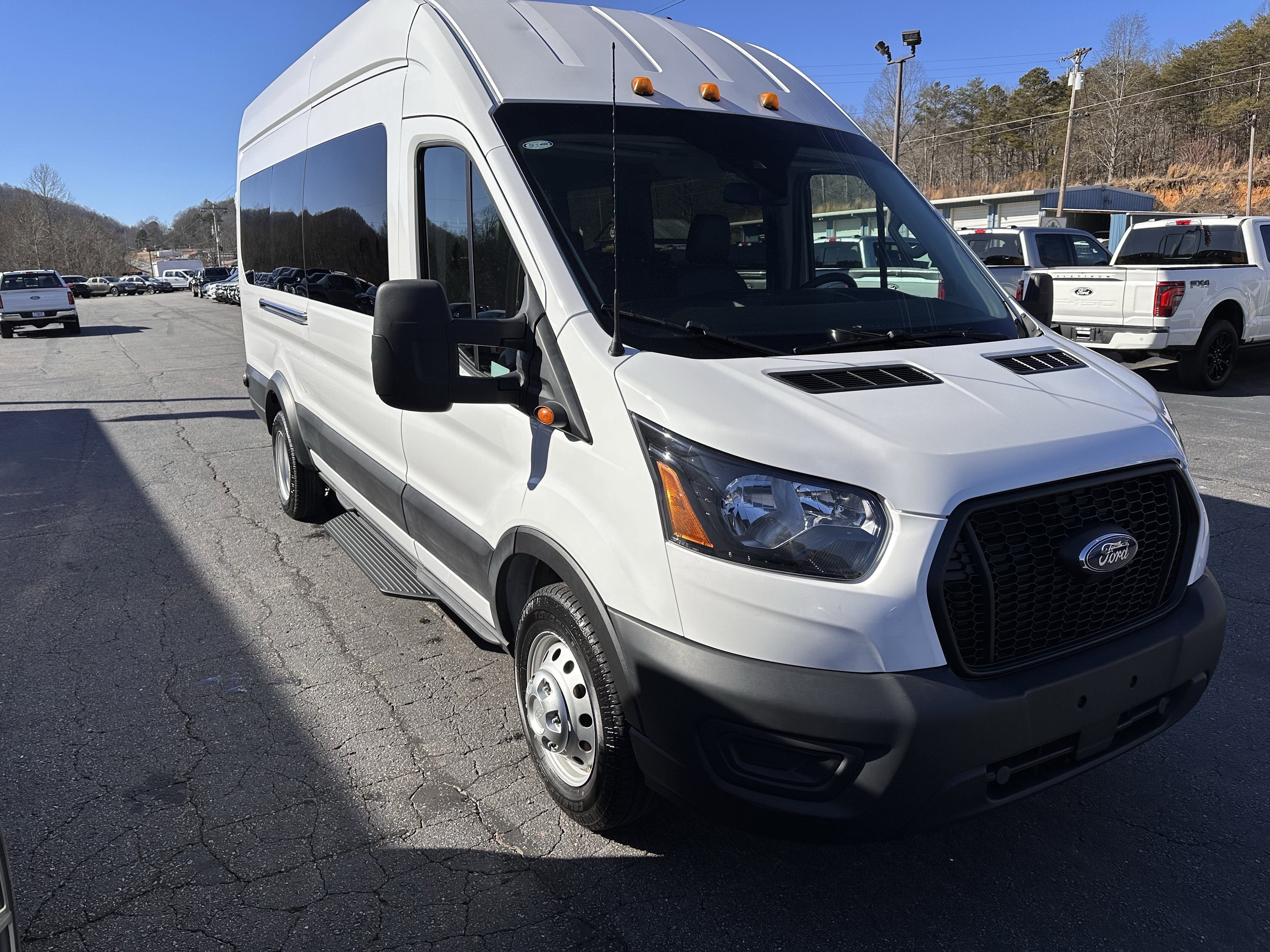 2023 Ford Transit HR Passenger Wagon XL