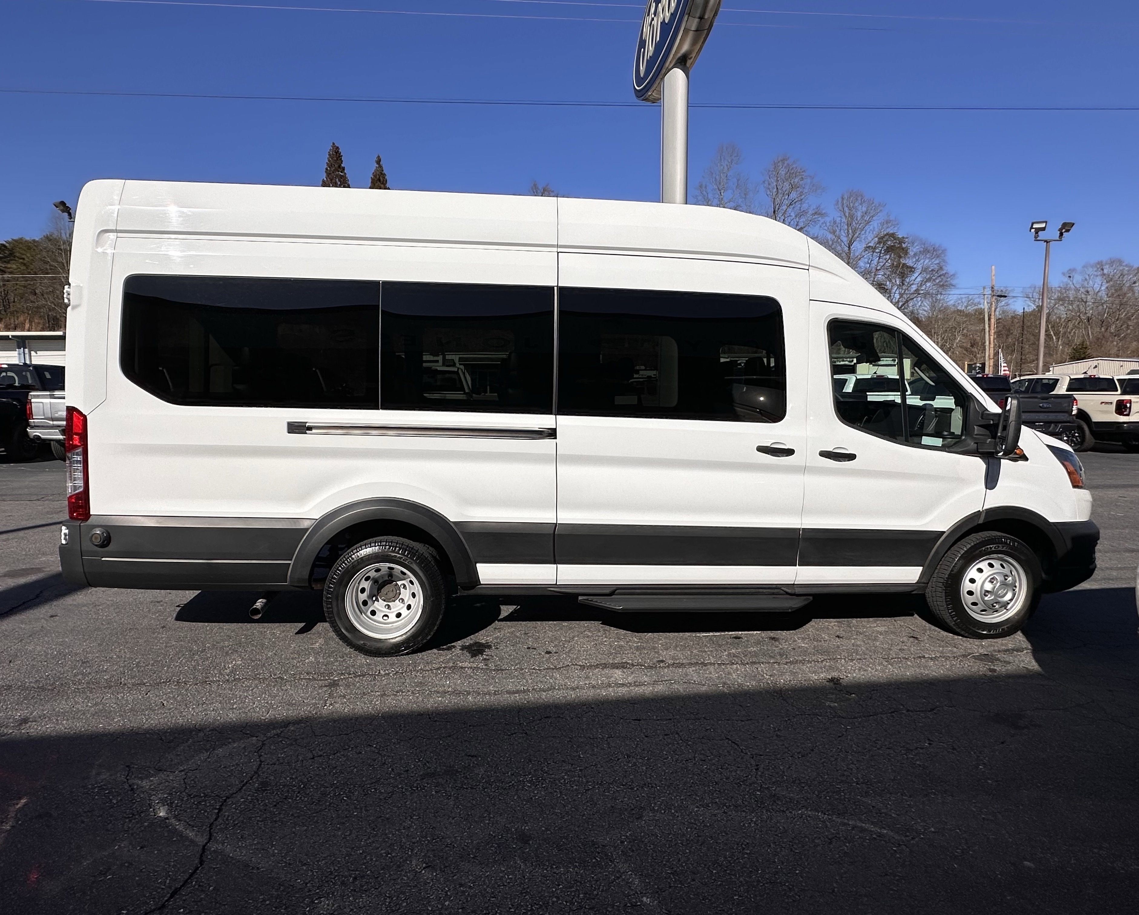 2023 Ford Transit HR Passenger Wagon XL