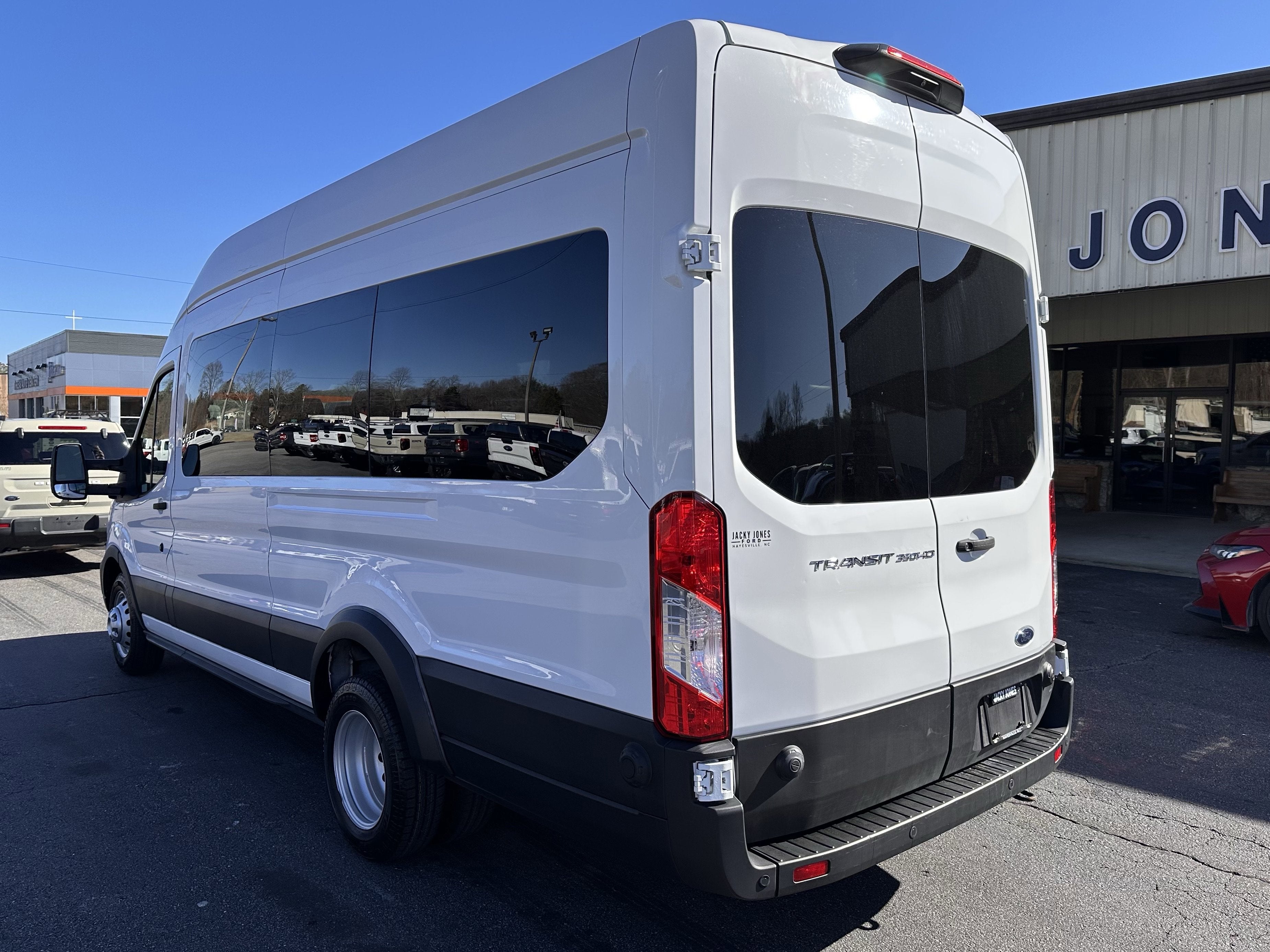 2023 Ford Transit HR Passenger Wagon XL