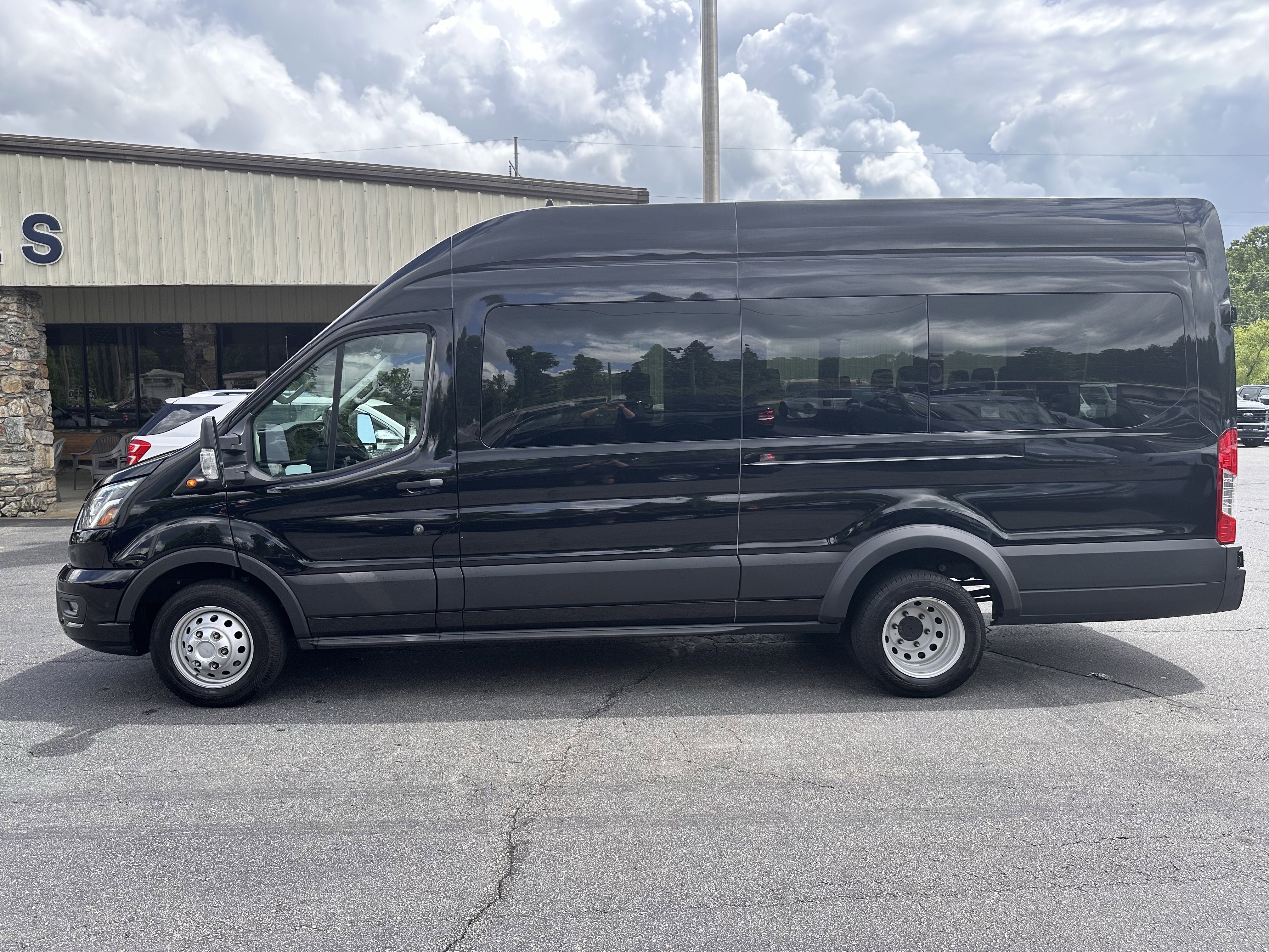 2025 Ford Transit Passenger Wagon XL