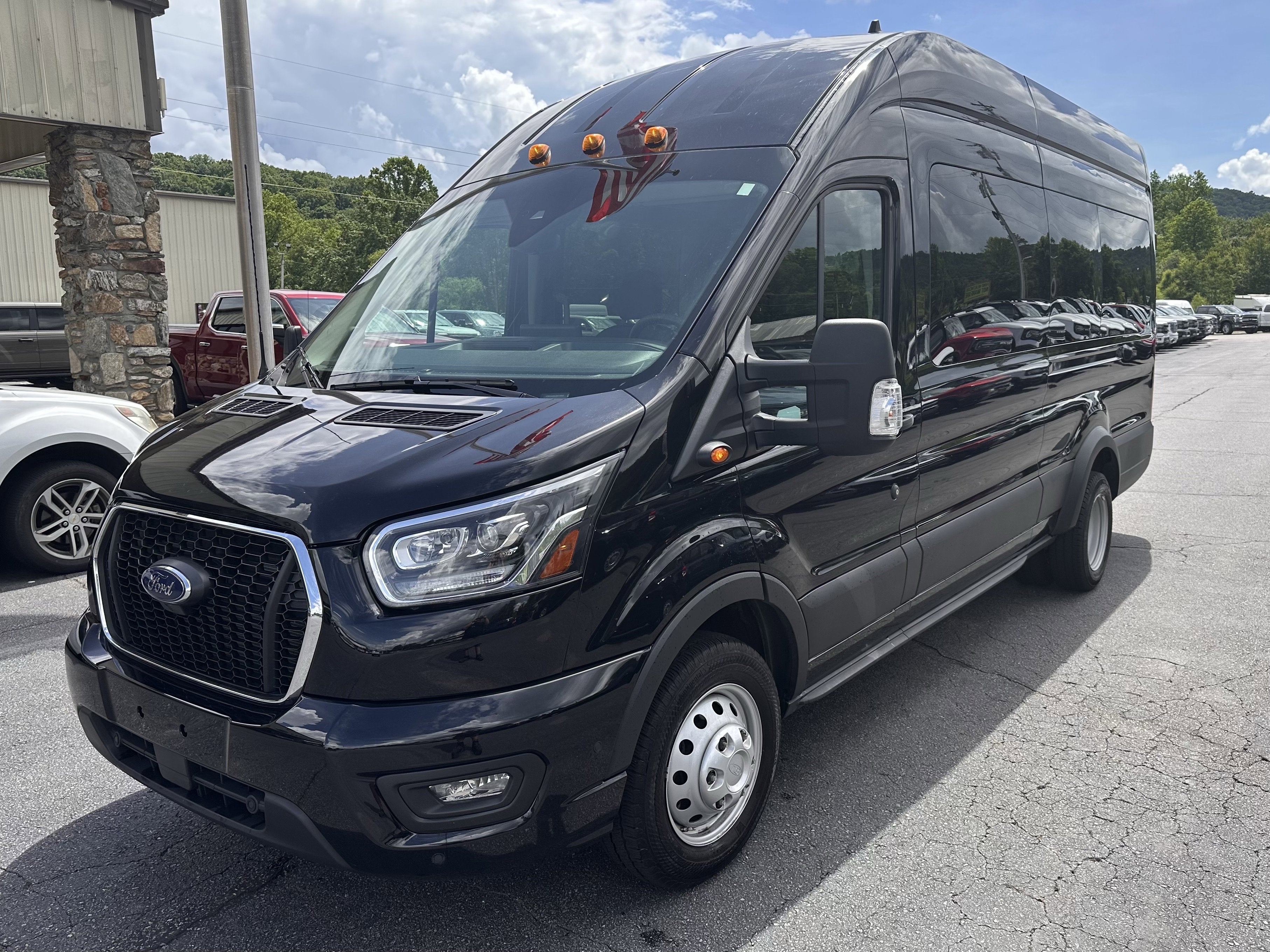 2025 Ford Transit Passenger Wagon XL