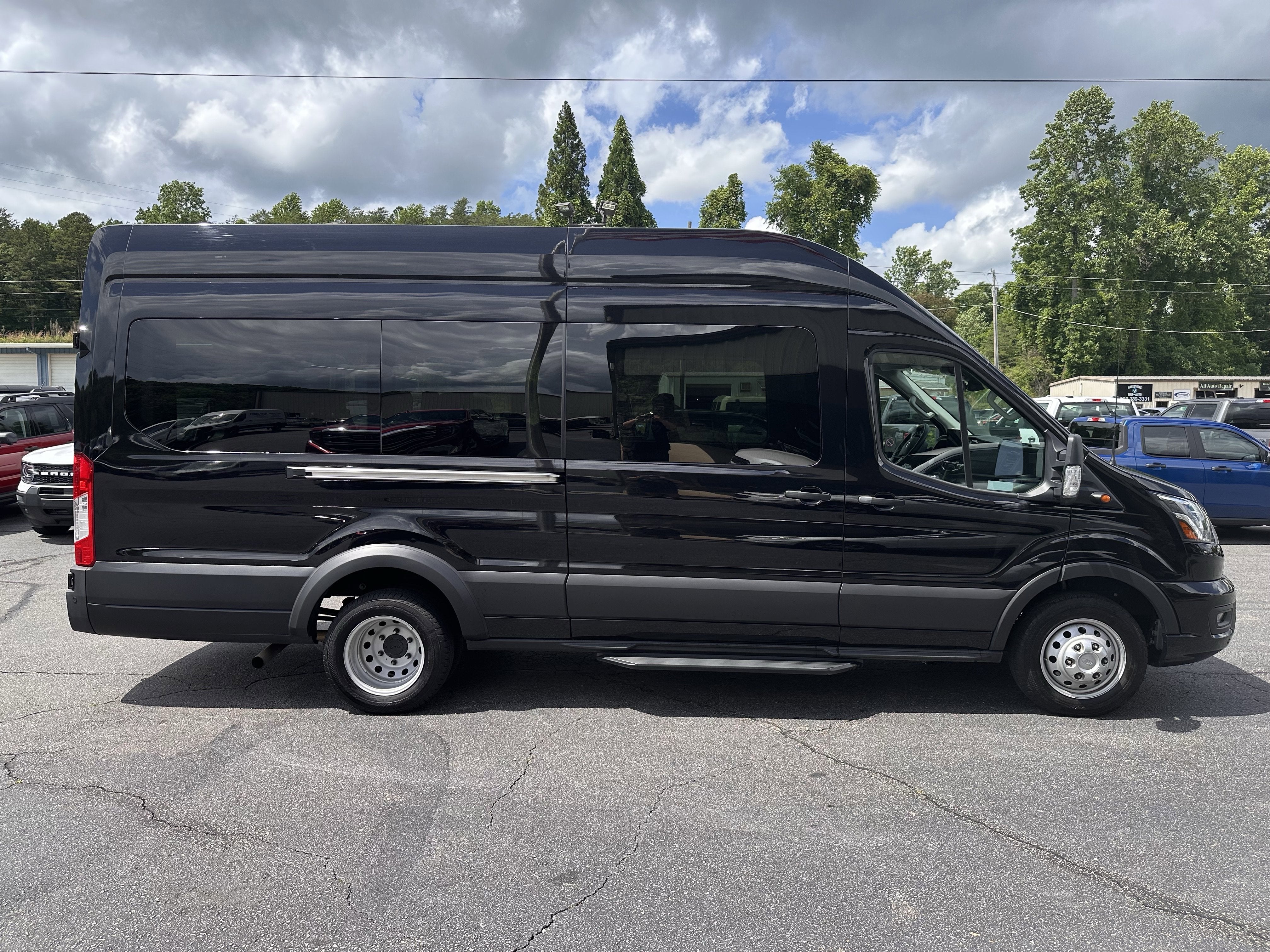 2025 Ford Transit Passenger Wagon XL