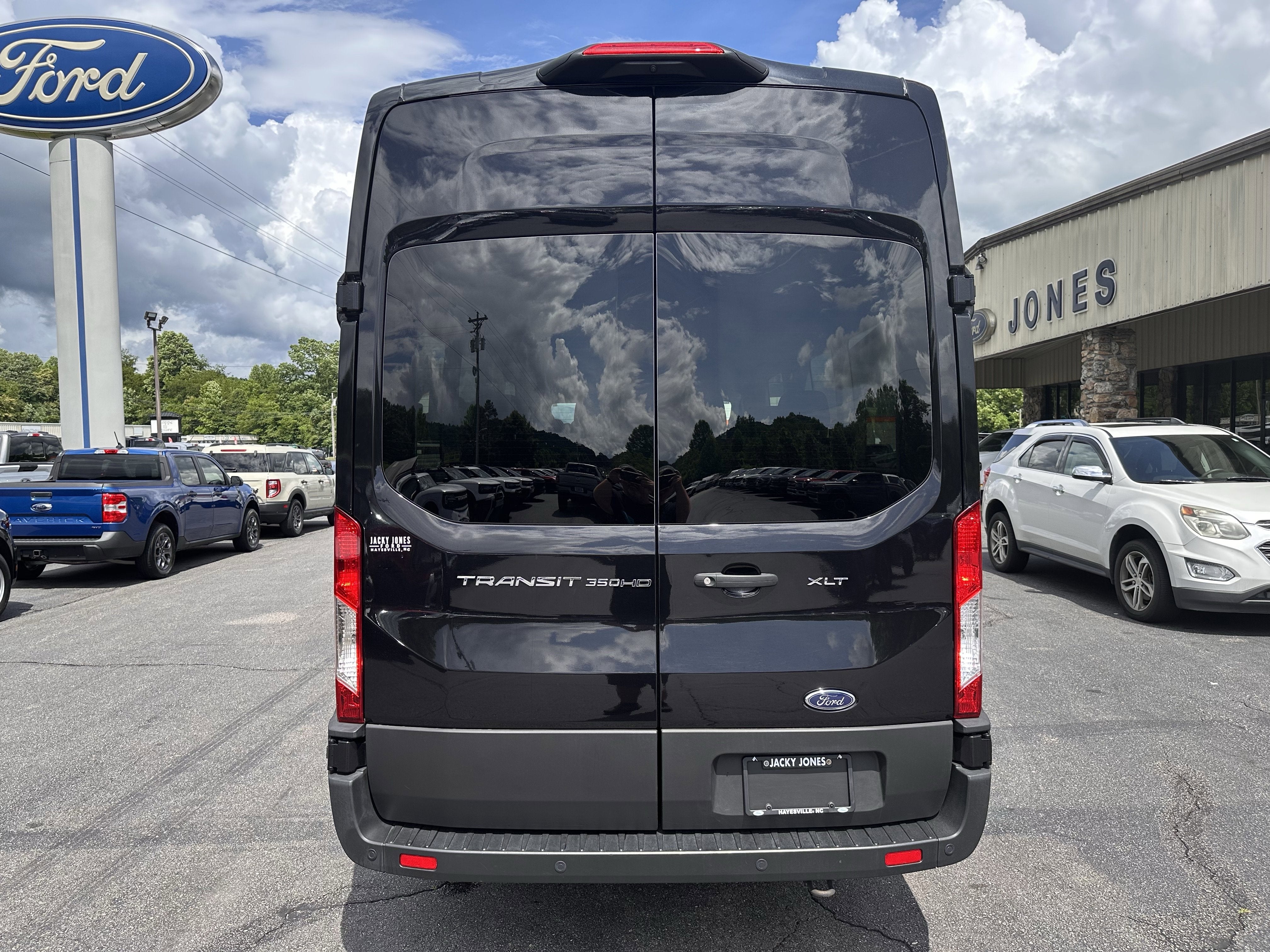 2025 Ford Transit Passenger Wagon XL