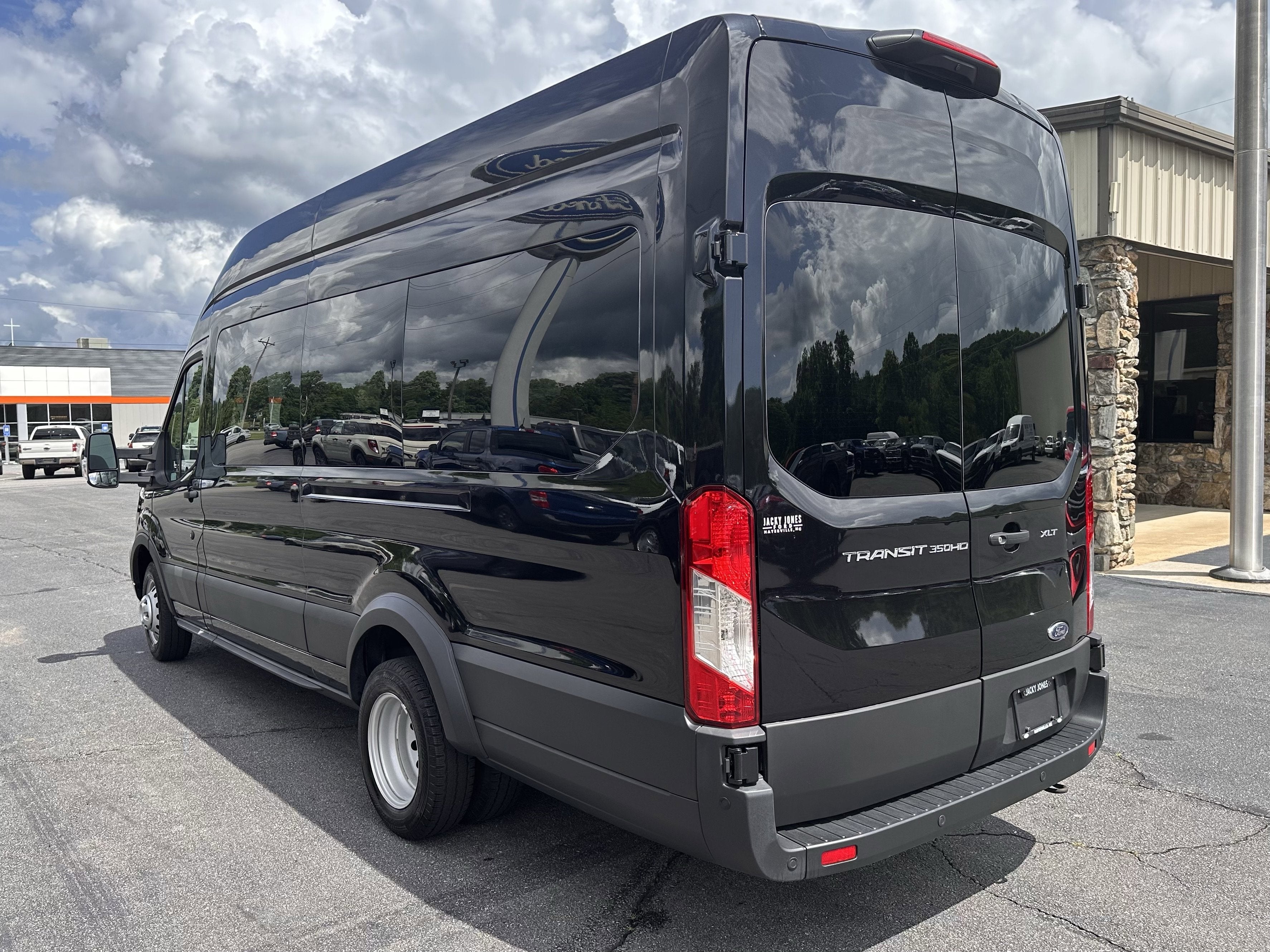 2025 Ford Transit Passenger Wagon XL