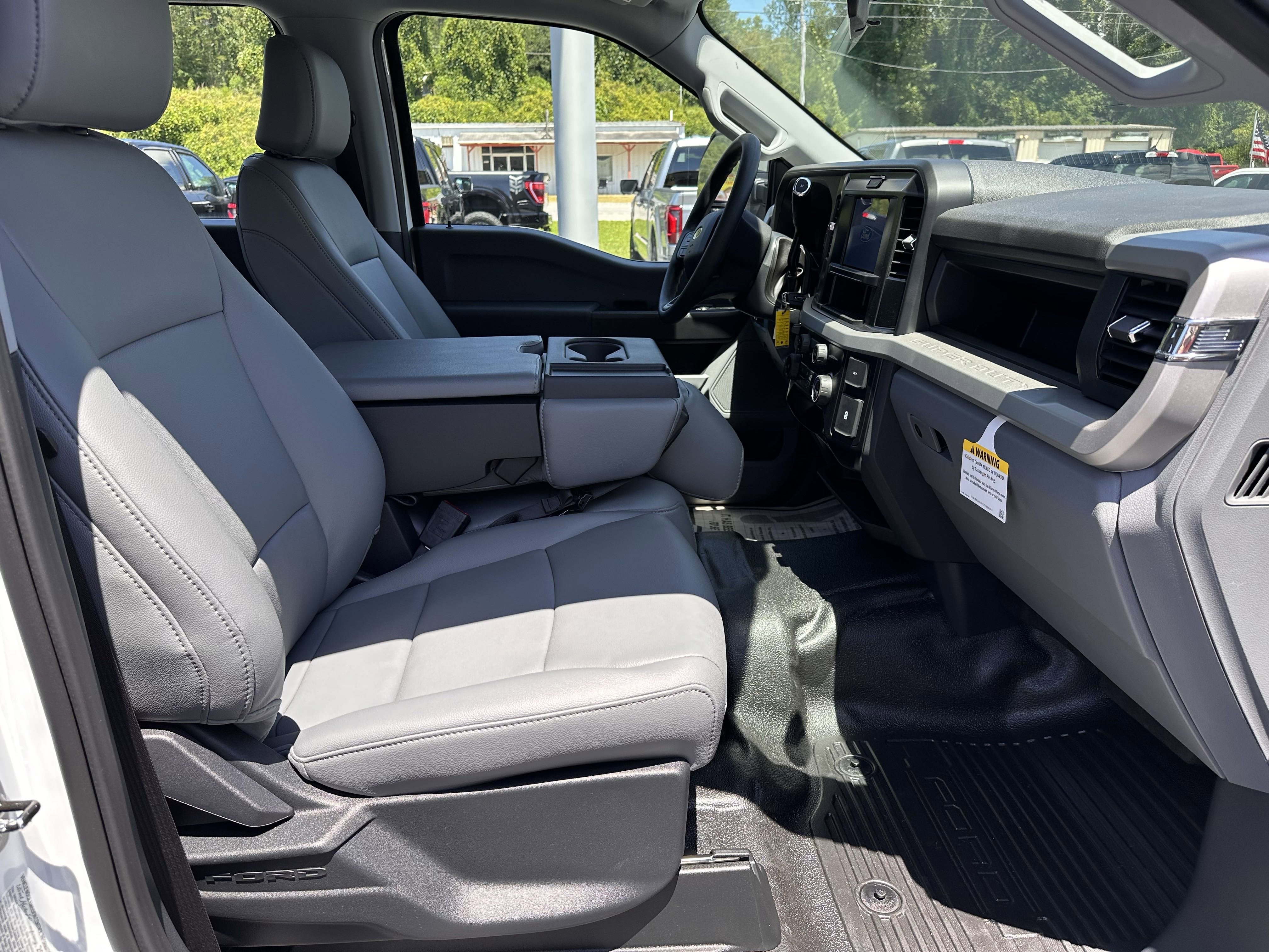 2025 Ford Super Duty F-550 XL