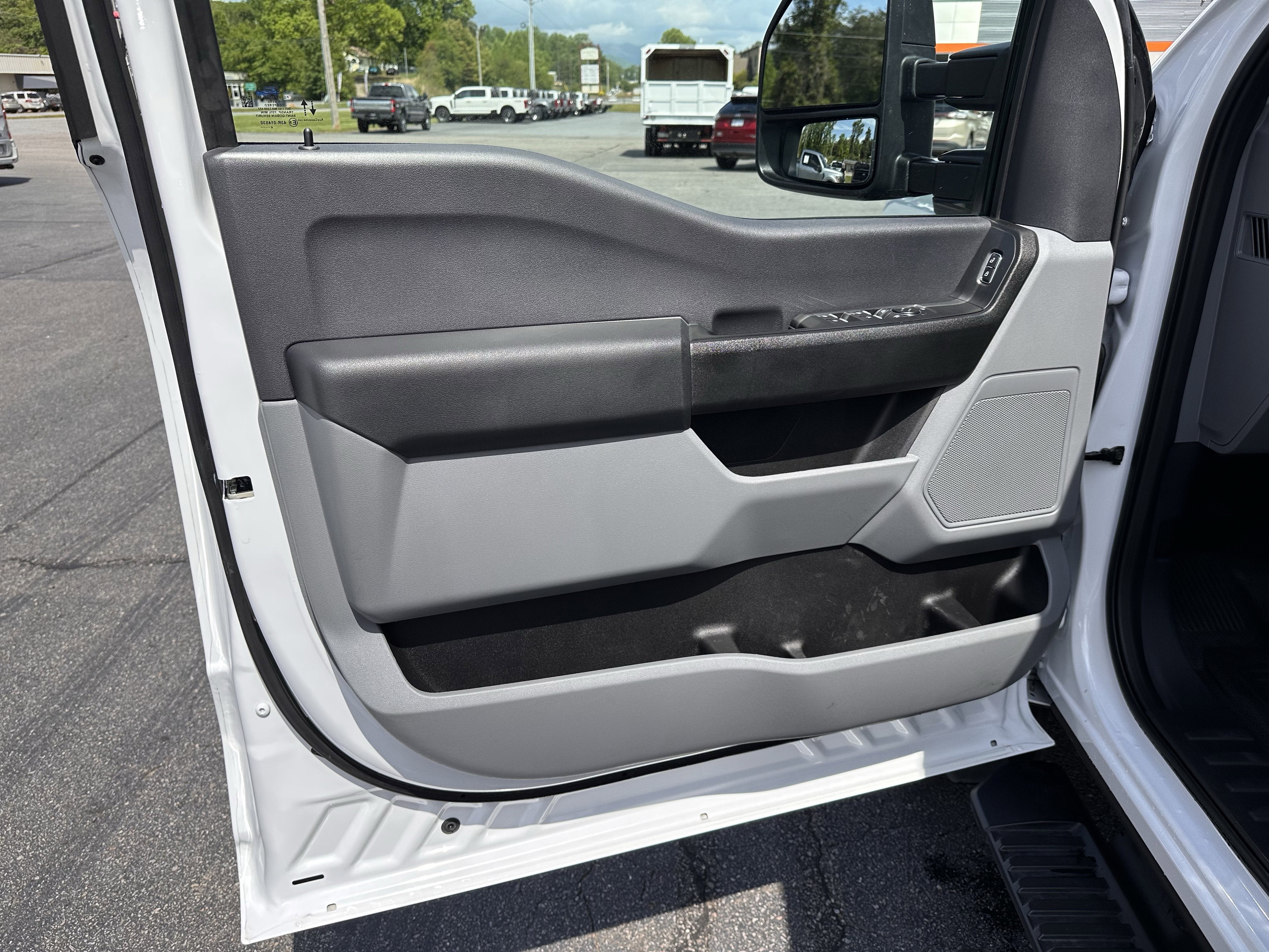 2024 Ford Super Duty F-550 XL