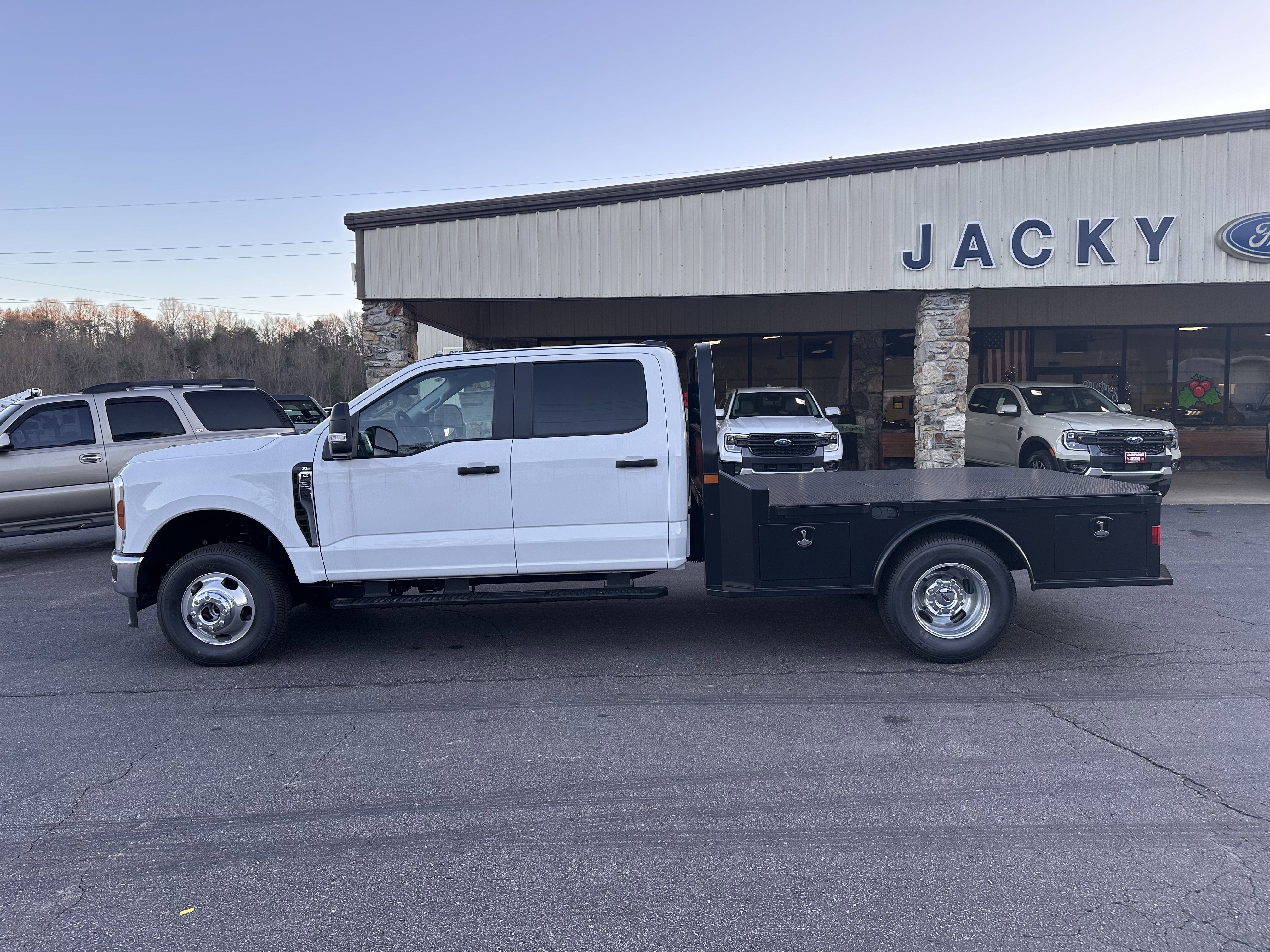 2025 Ford Super Duty F-350 DRW XL