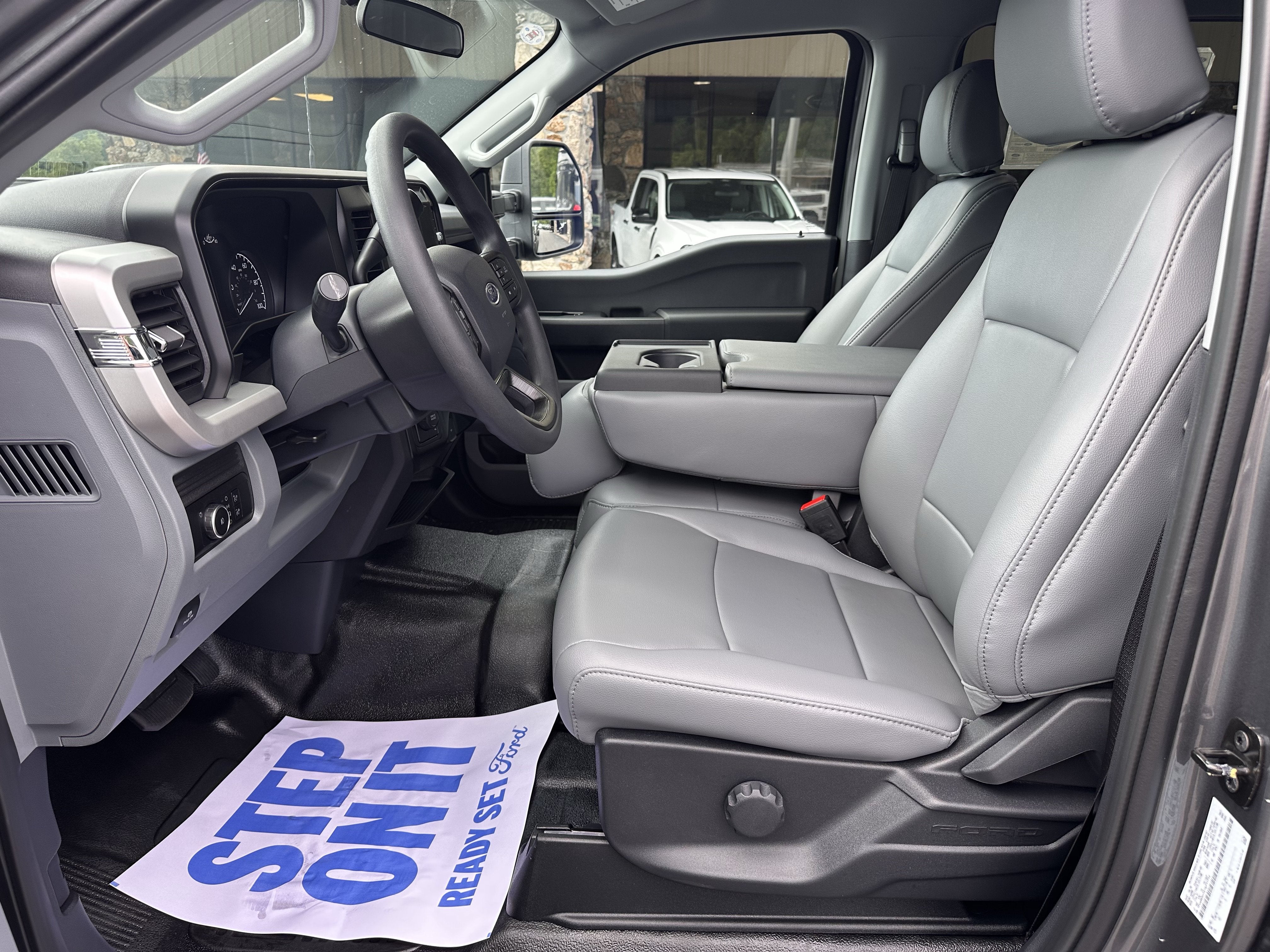 2026 Ford Super Duty F-350 DRW XL