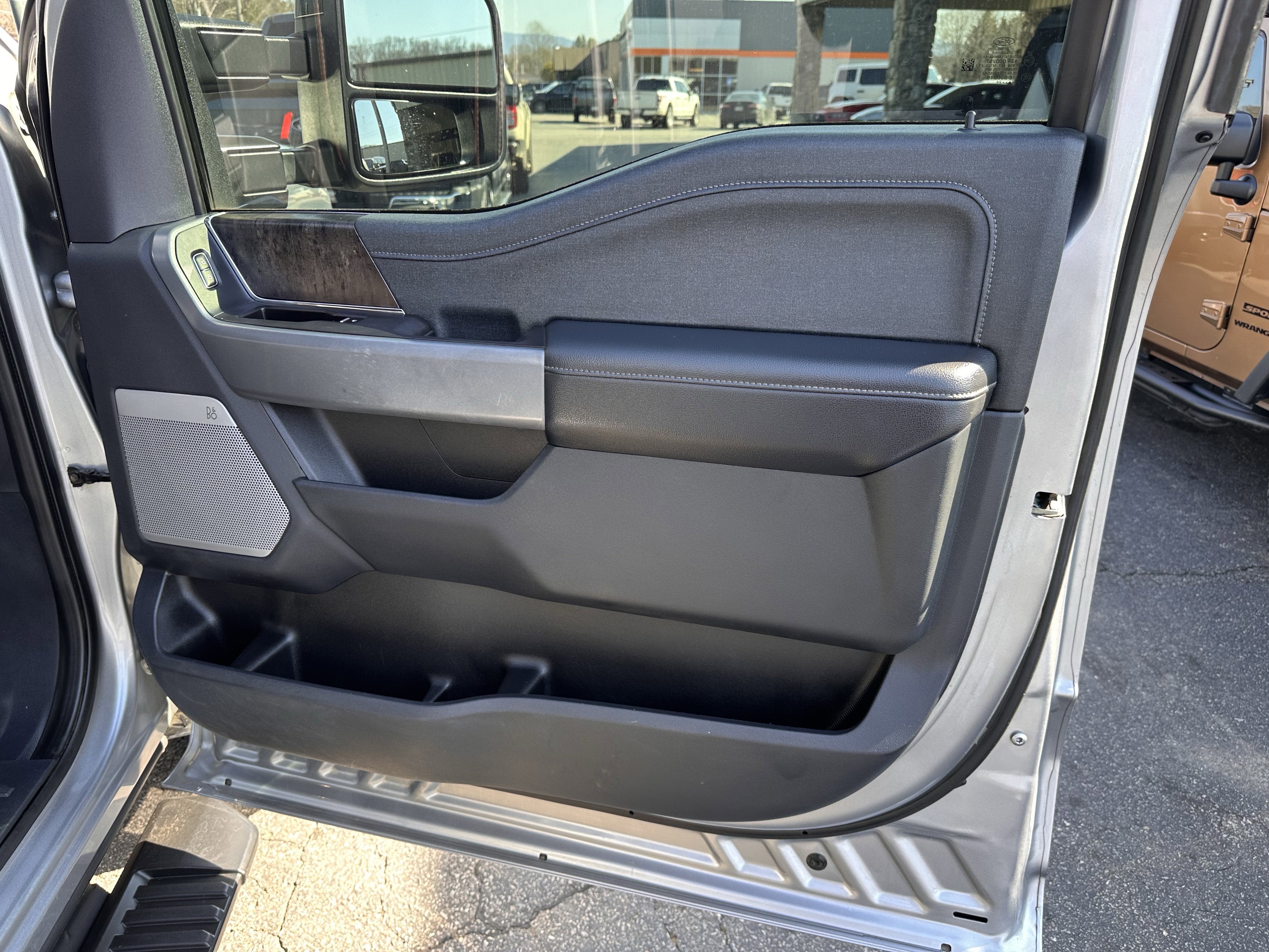 2024 Ford Super Duty F-350 DRW LARIAT