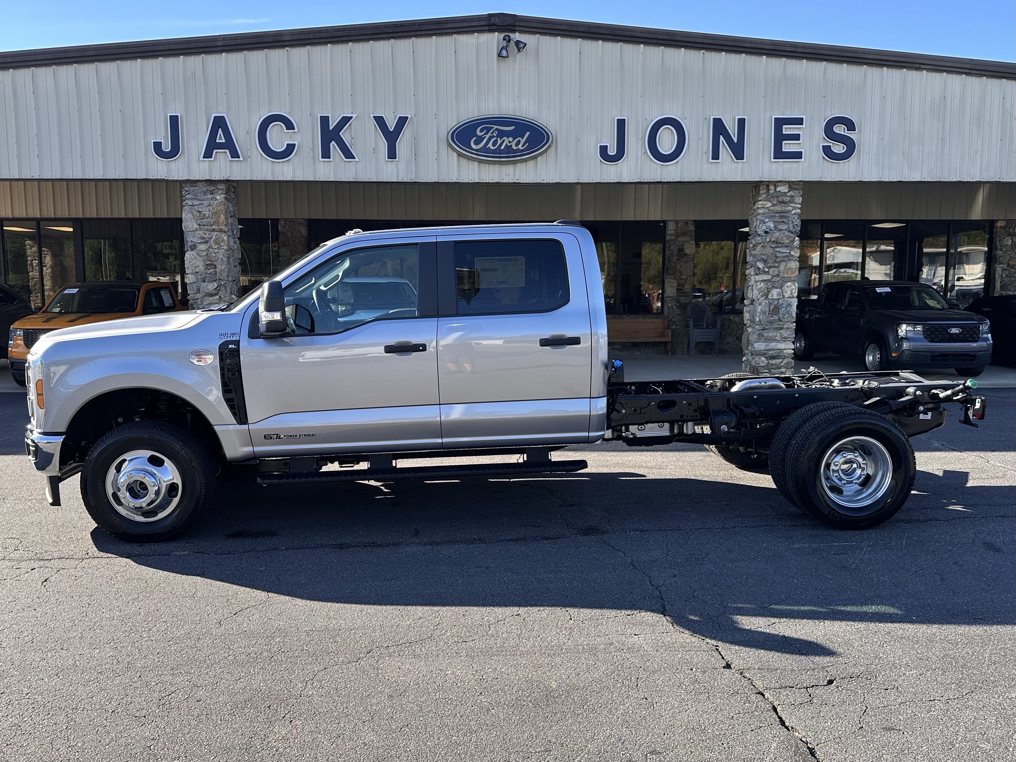2027 Ford Super Duty F-350 DRW XL
