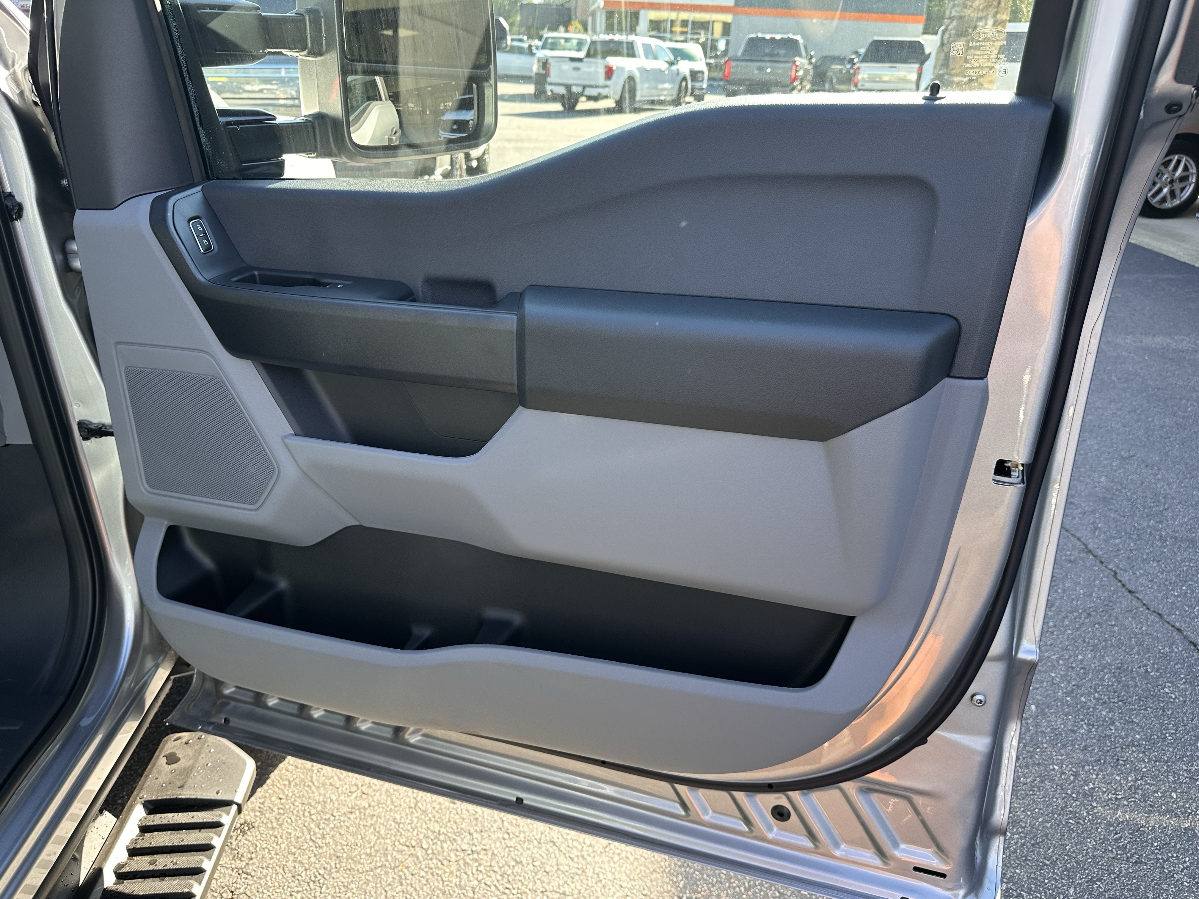 2027 Ford Super Duty F-350 DRW XL