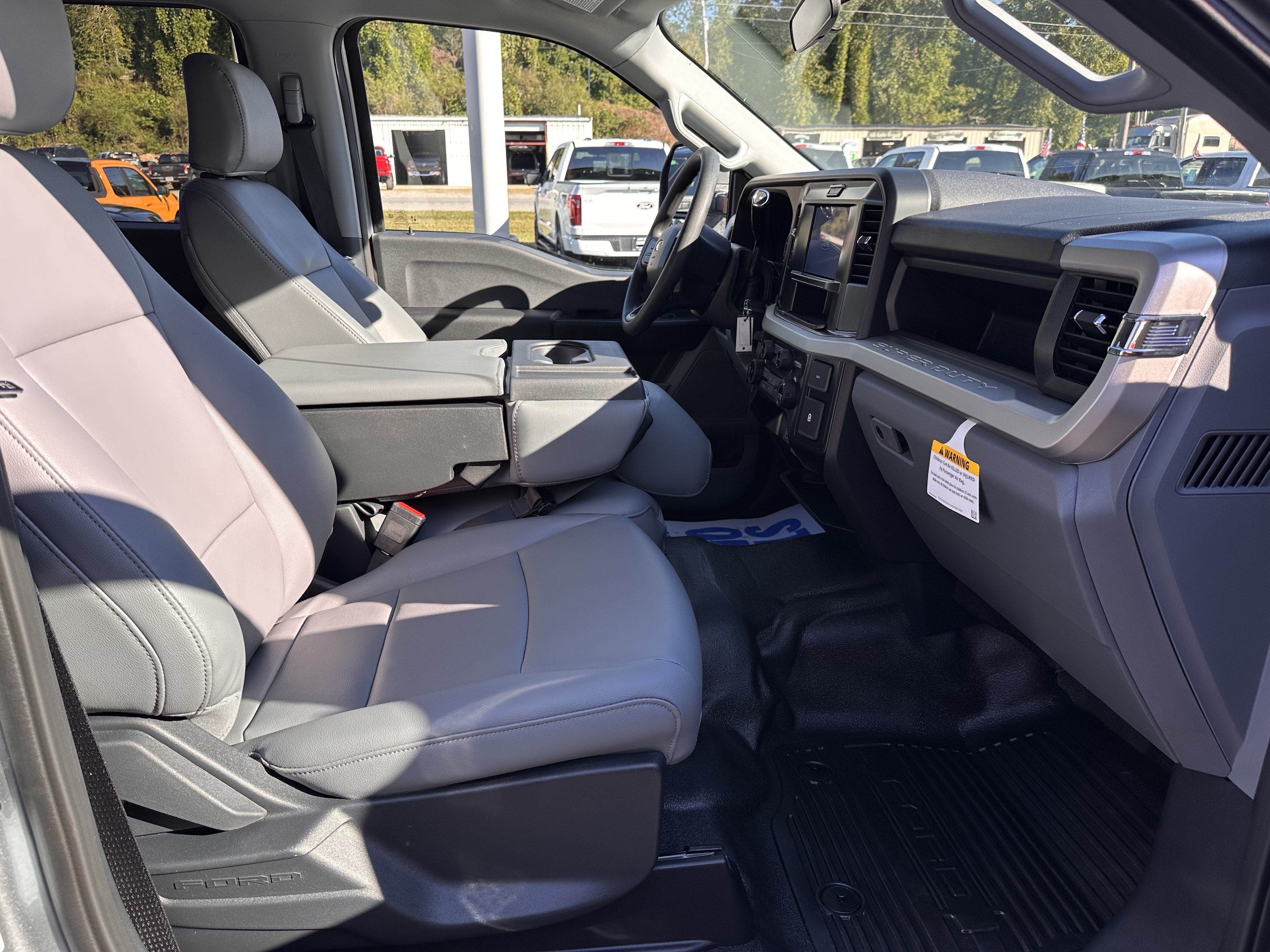 2027 Ford Super Duty F-350 DRW XL