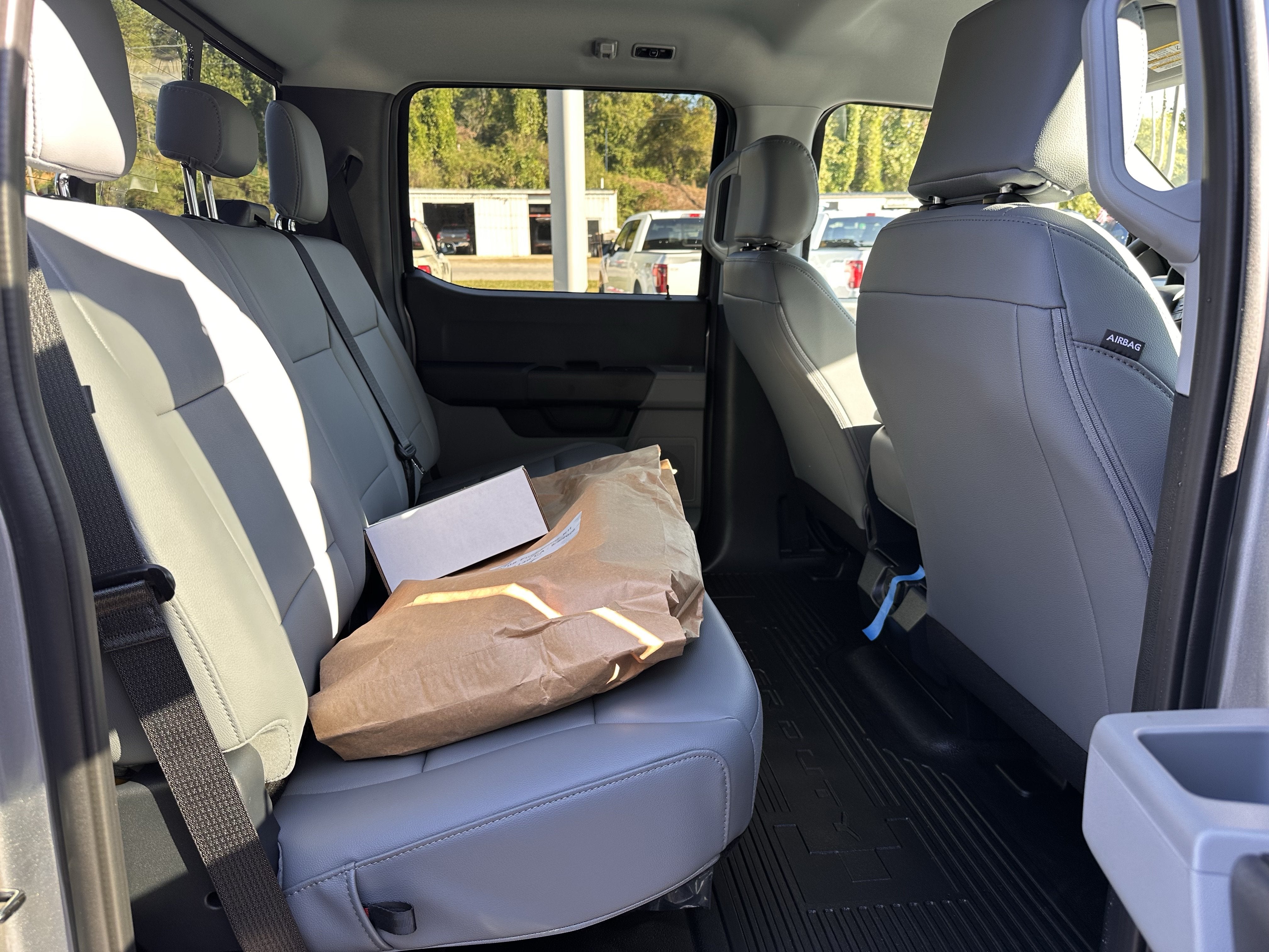 2027 Ford Super Duty F-350 DRW XL