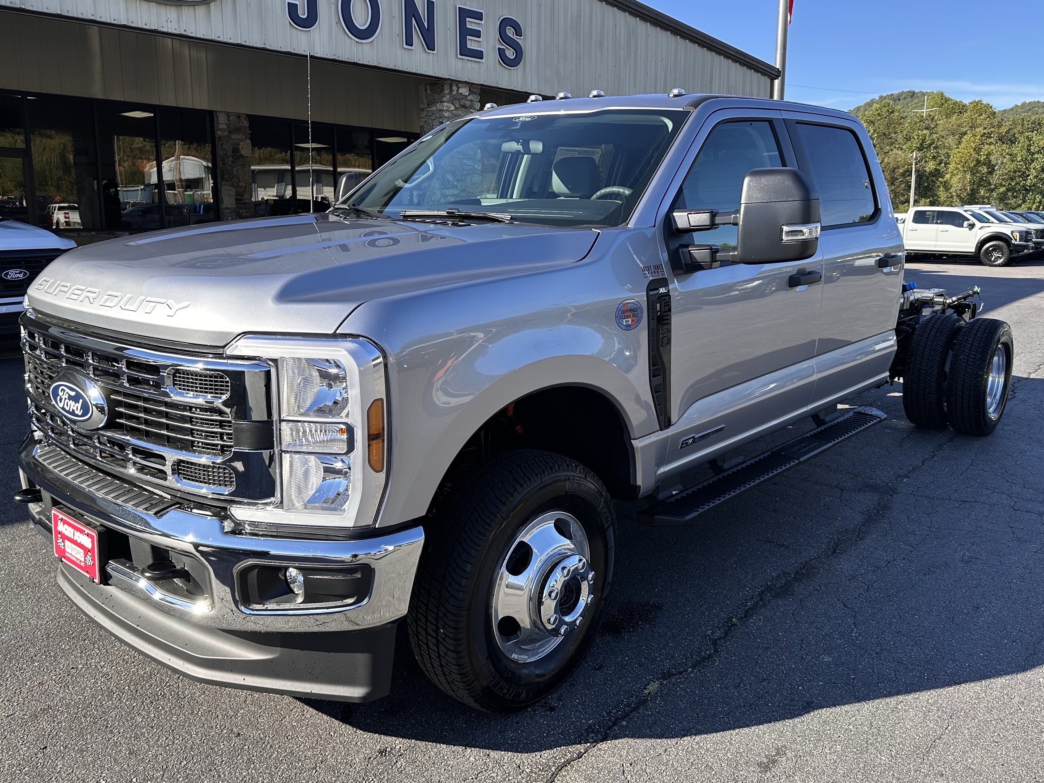 2027 Ford Super Duty F-350 DRW XL