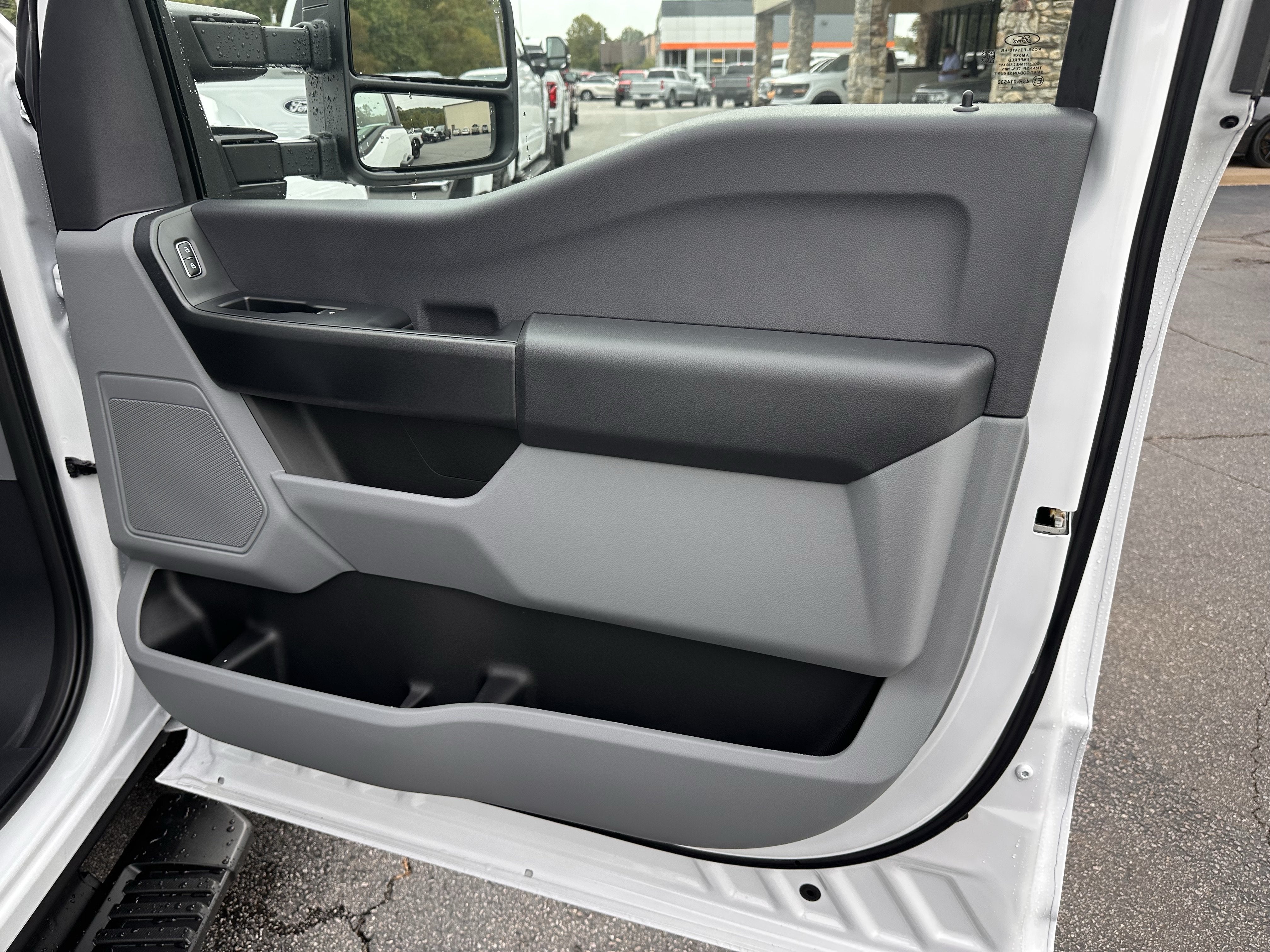 2027 Ford Super Duty F-350 DRW XL