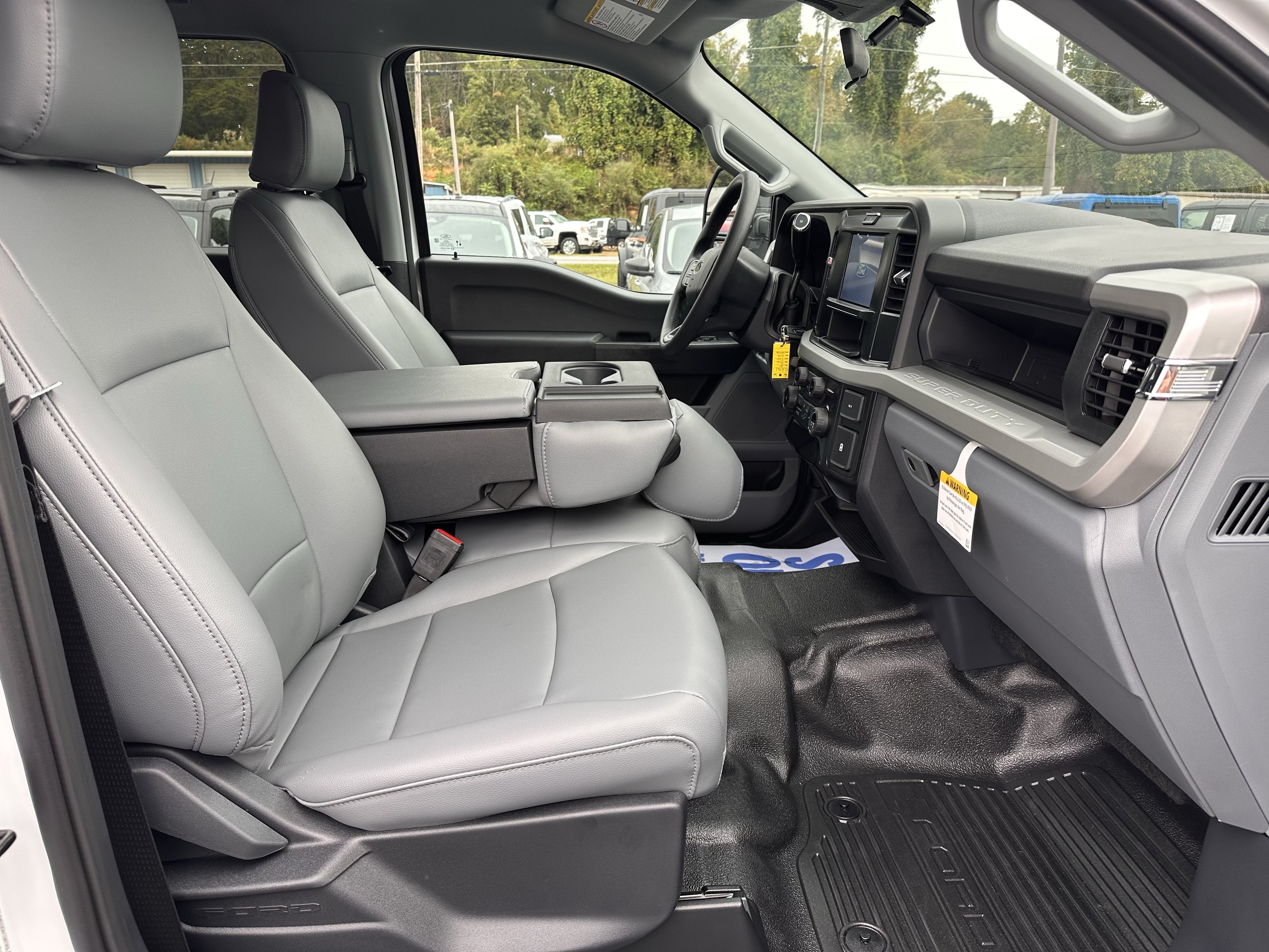 2027 Ford Super Duty F-350 DRW XL