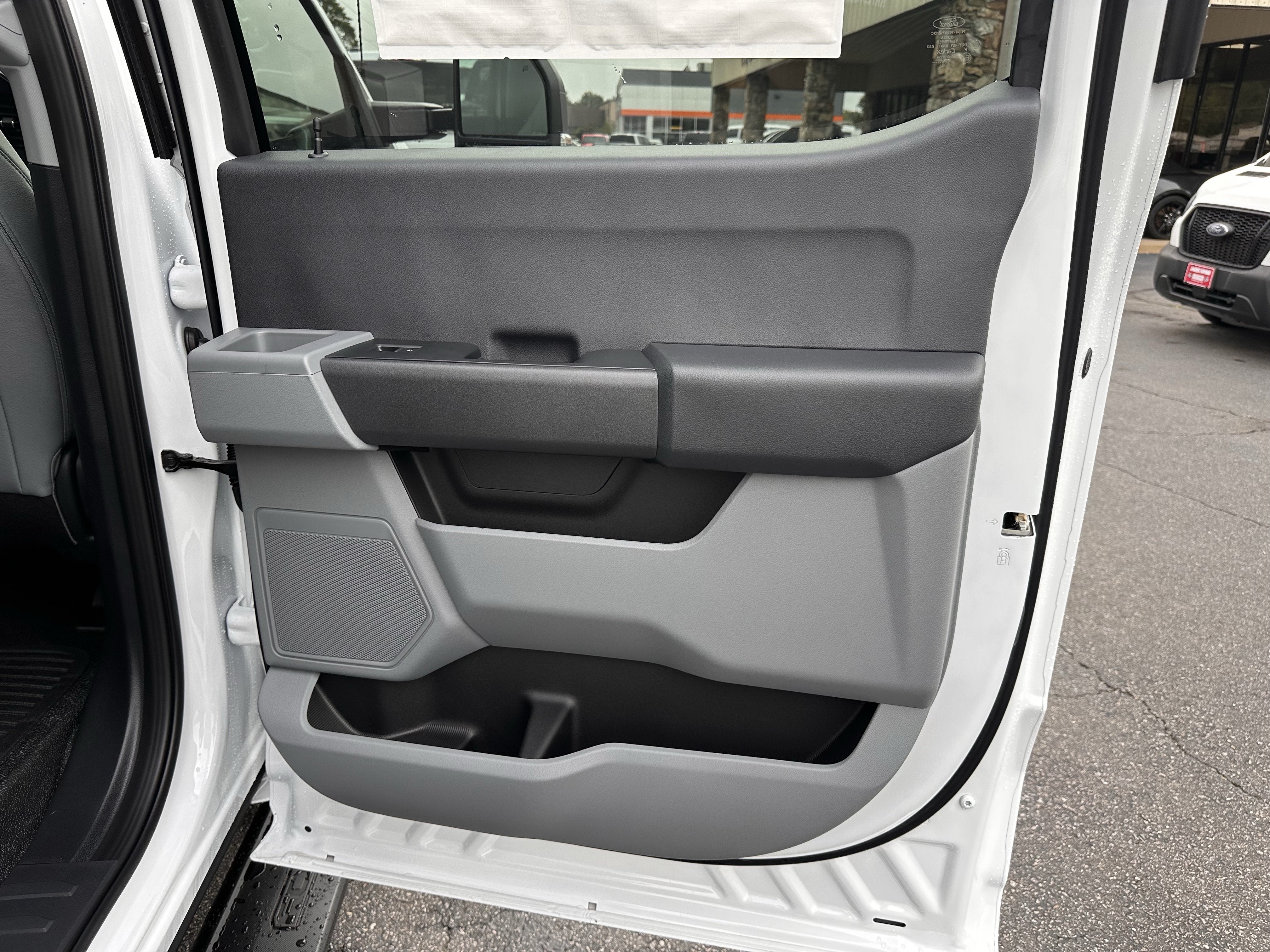 2027 Ford Super Duty F-350 DRW XL