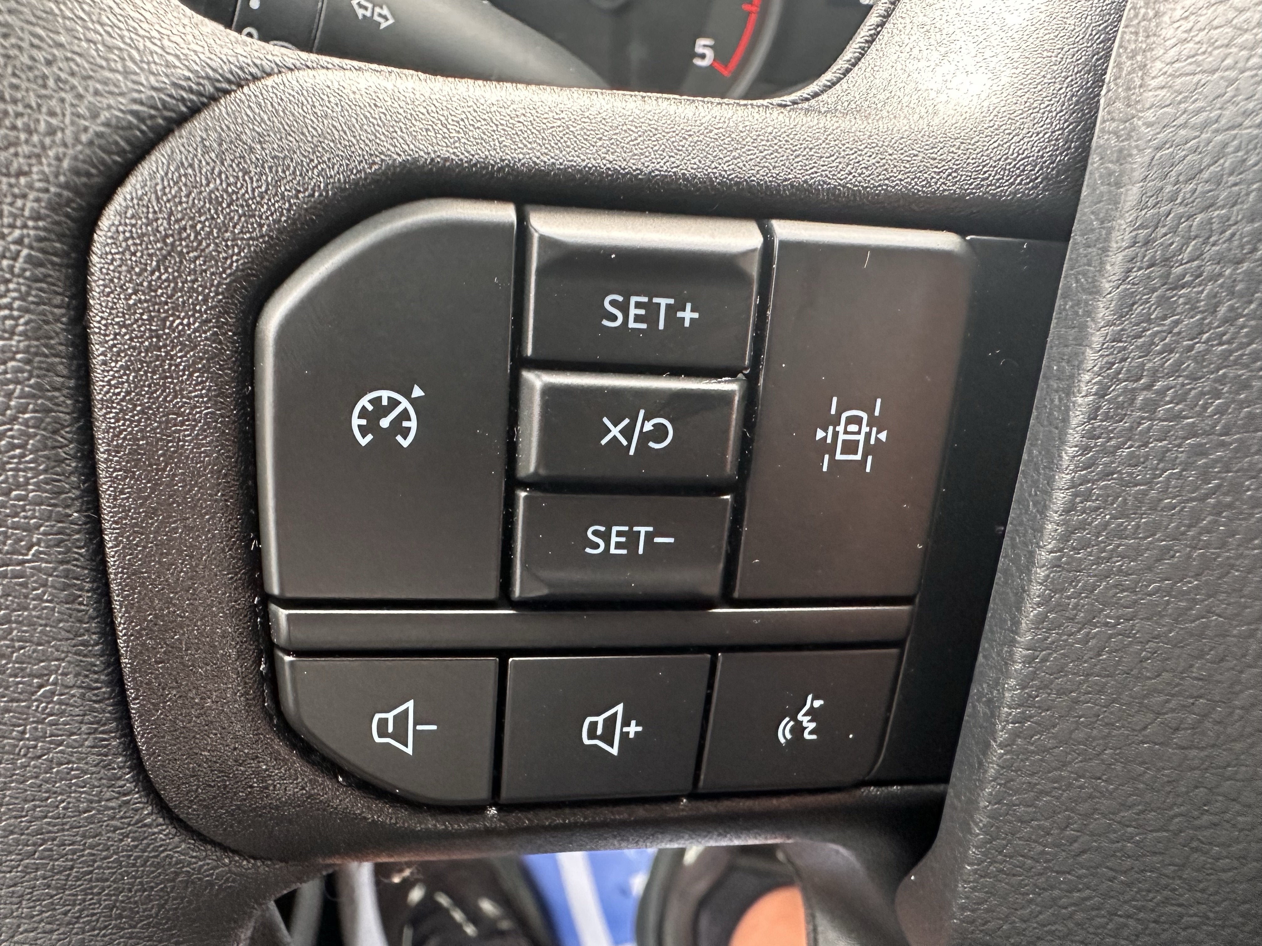 2027 Ford Super Duty F-350 DRW XL