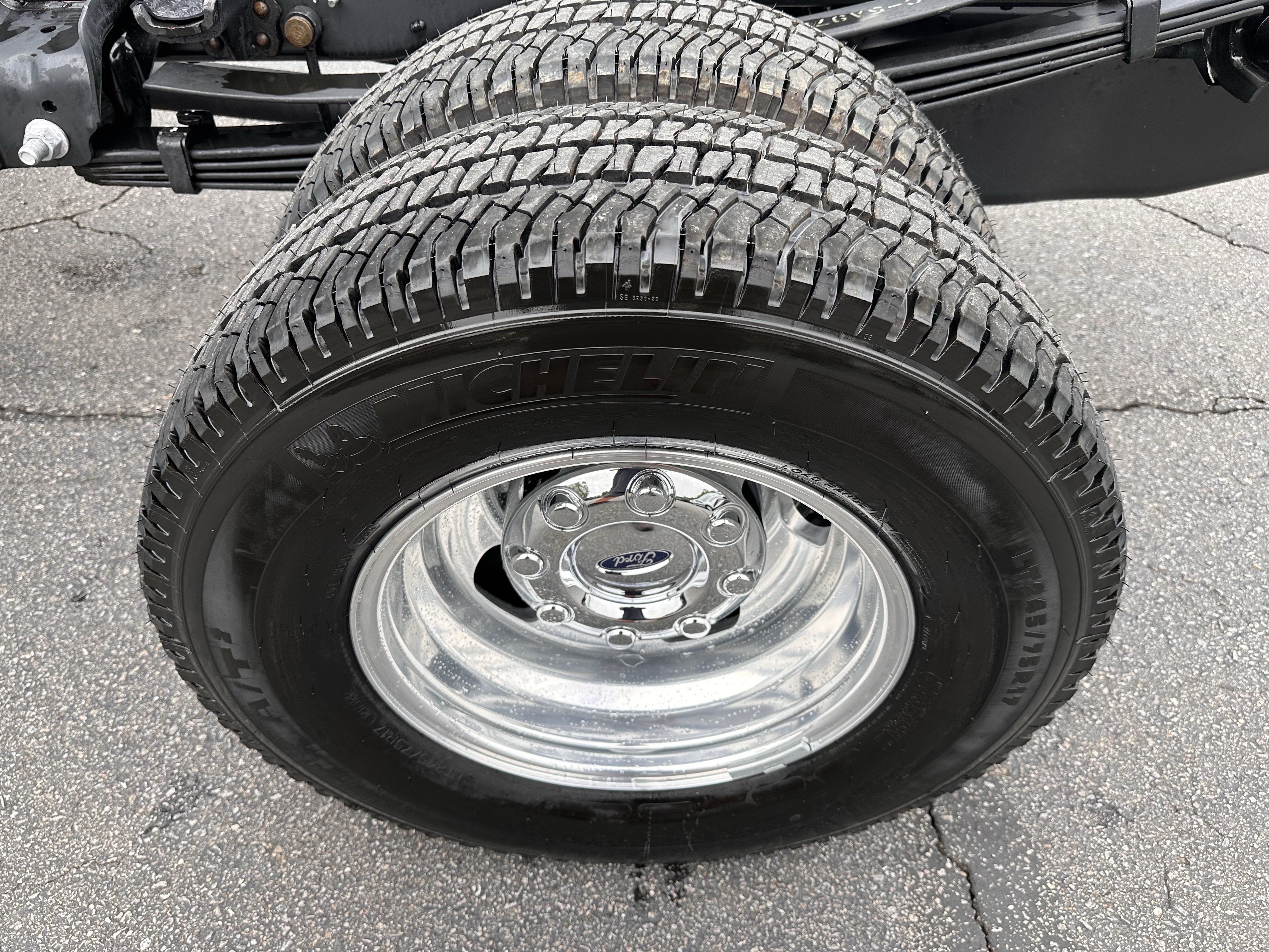 2027 Ford Super Duty F-350 DRW XL