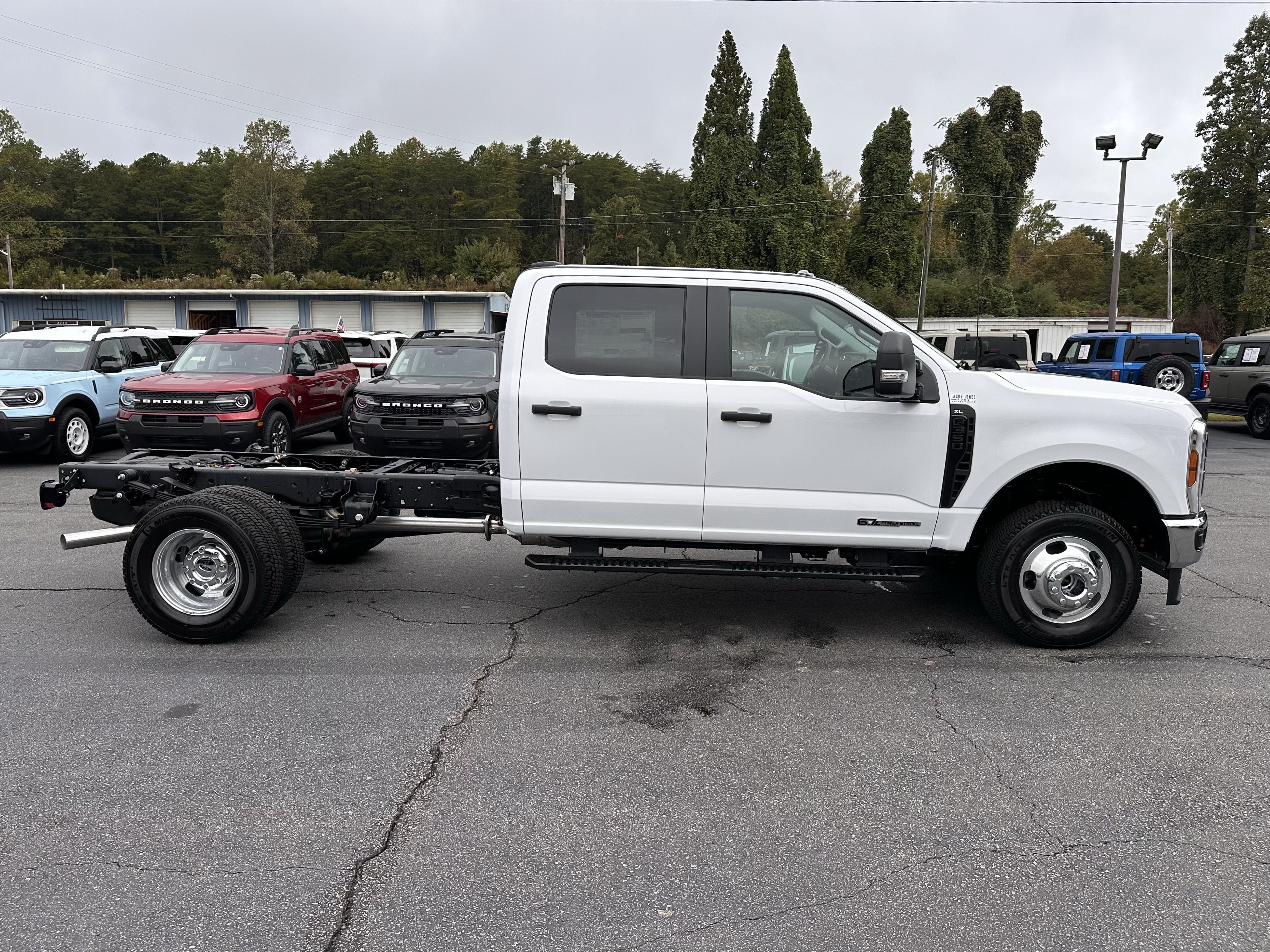 2027 Ford Super Duty F-350 DRW XL