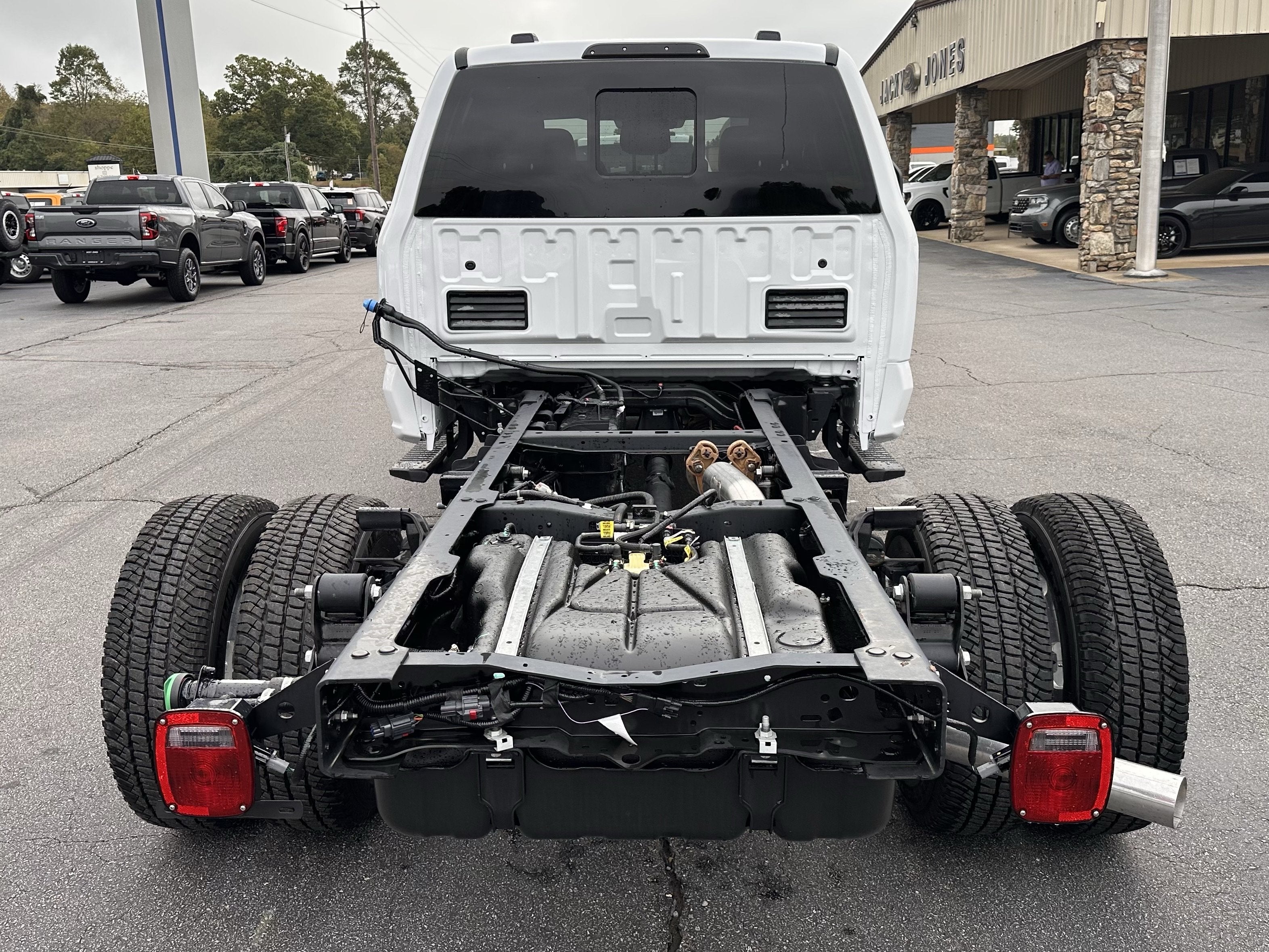 2027 Ford Super Duty F-350 DRW XL